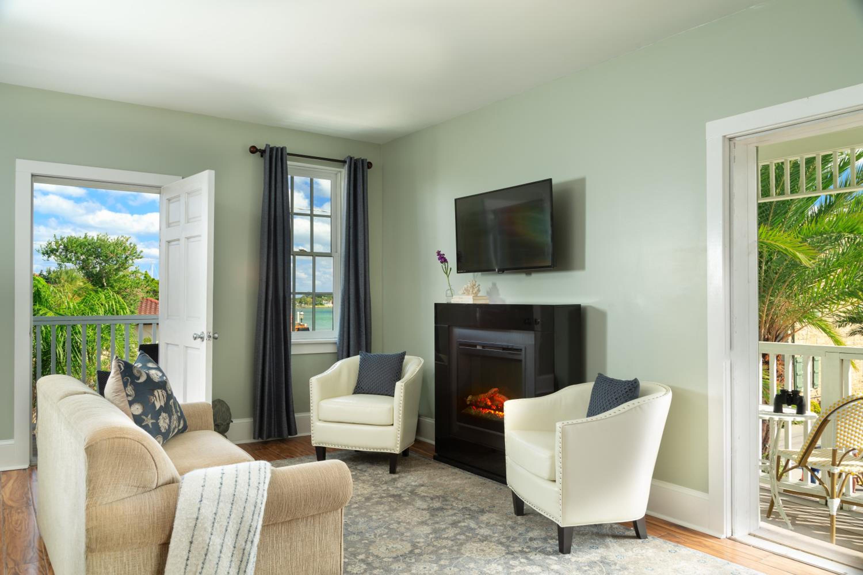 Apartment with Balcony