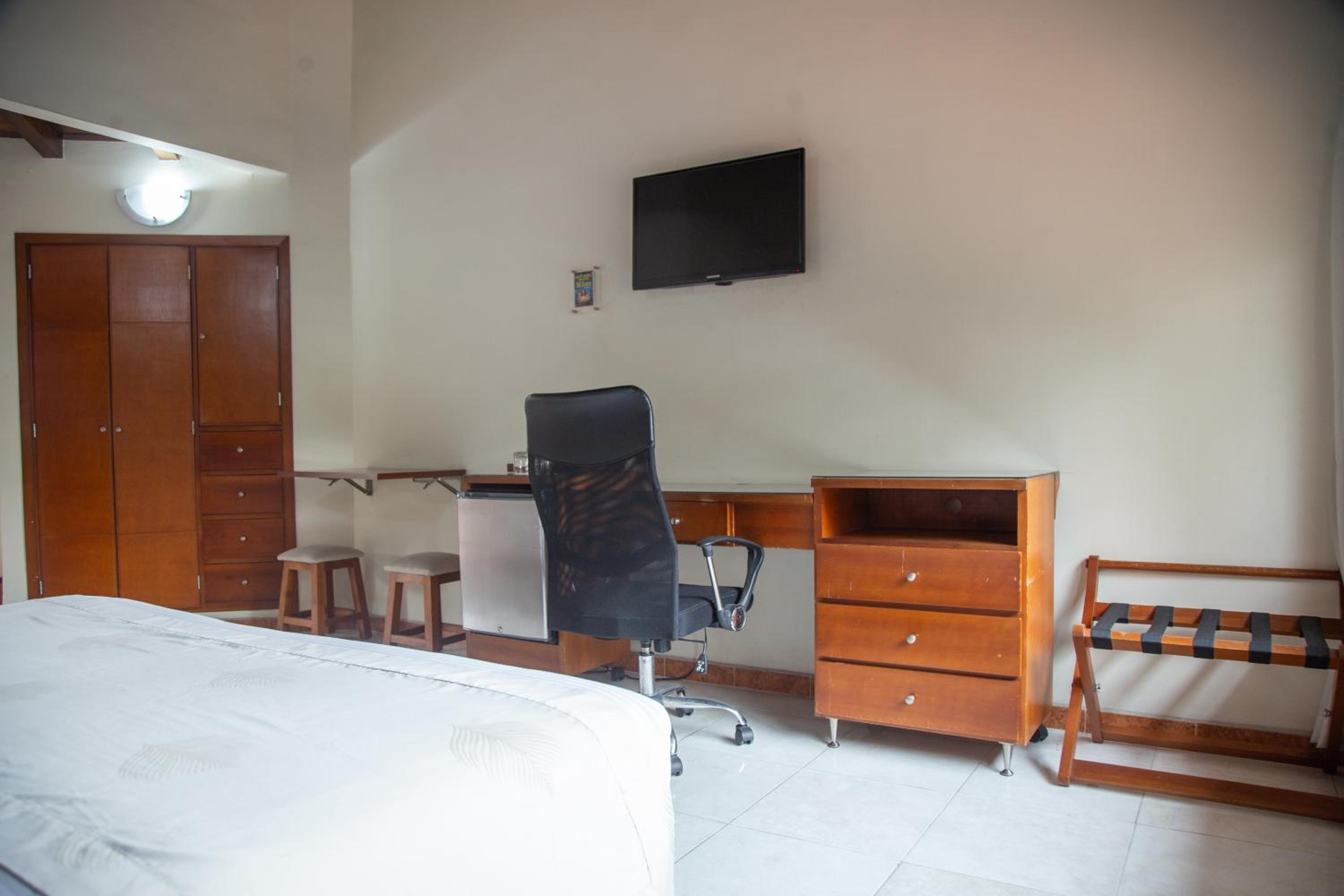 King Executive Room - Non-Smoking - Photo 3