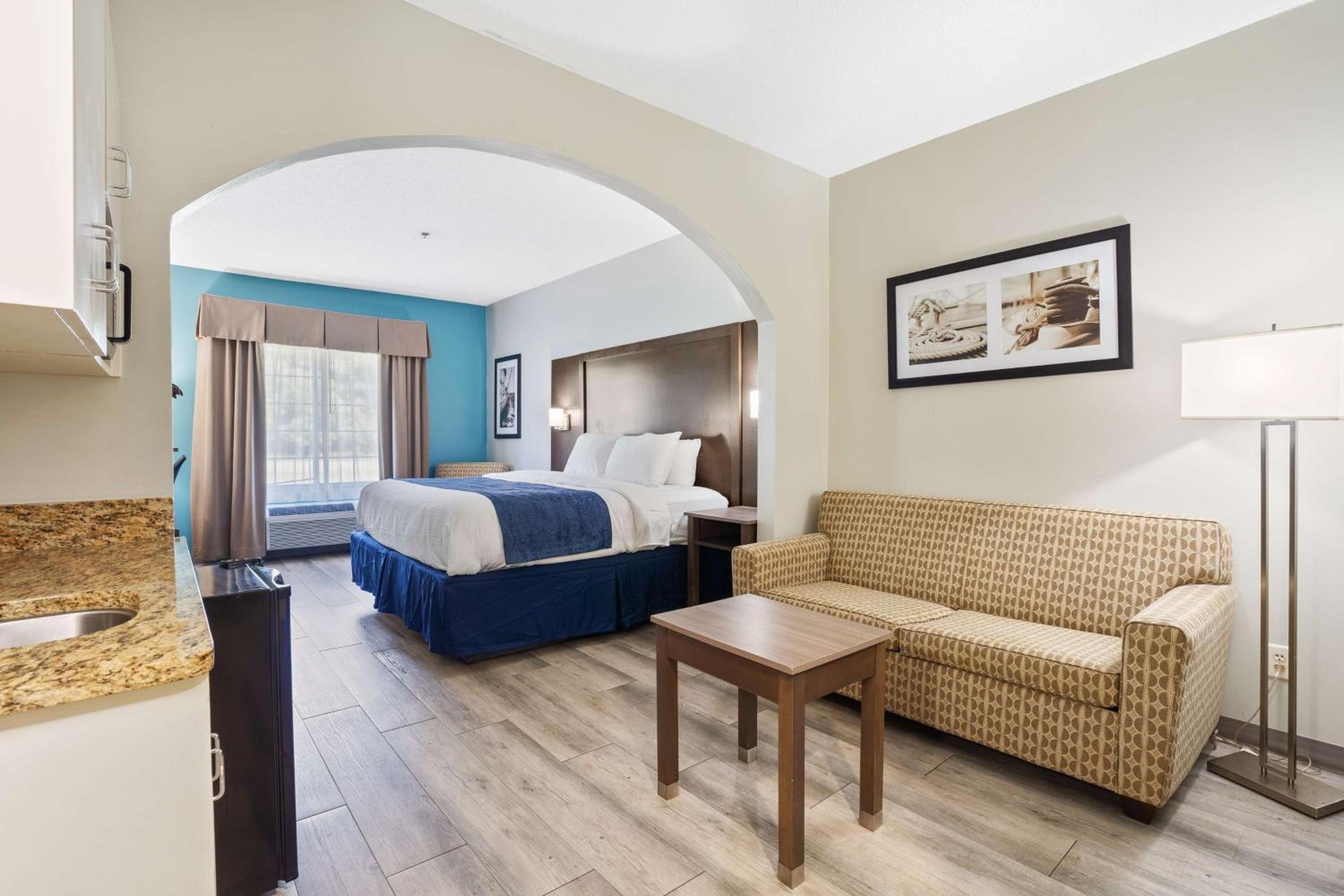 King Suite - Non-Smoking - Photo 1