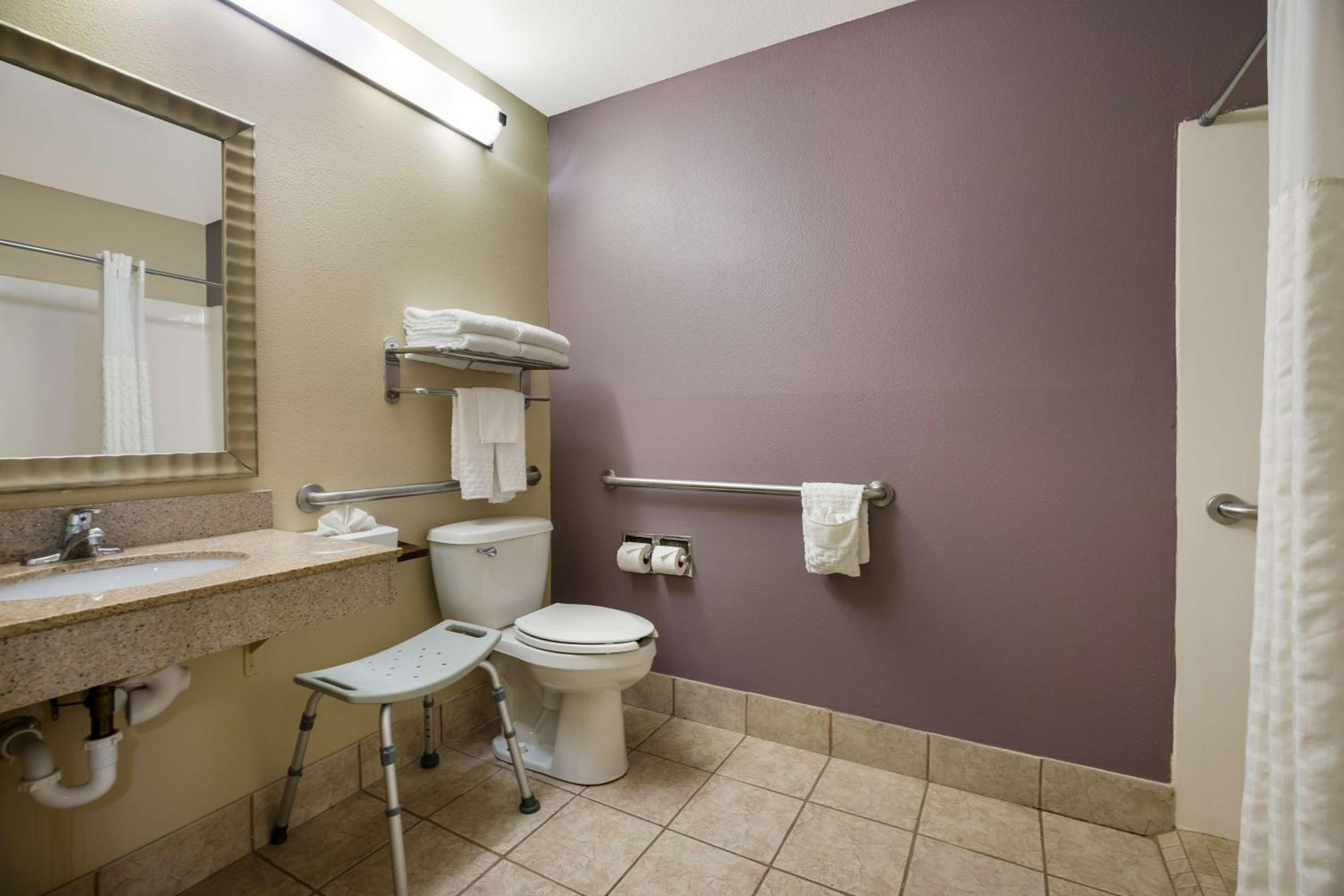 King Suite with Roll-In Shower, Sofa Bed and Spa Bath - Disability/Non-Smoking - Photo 3