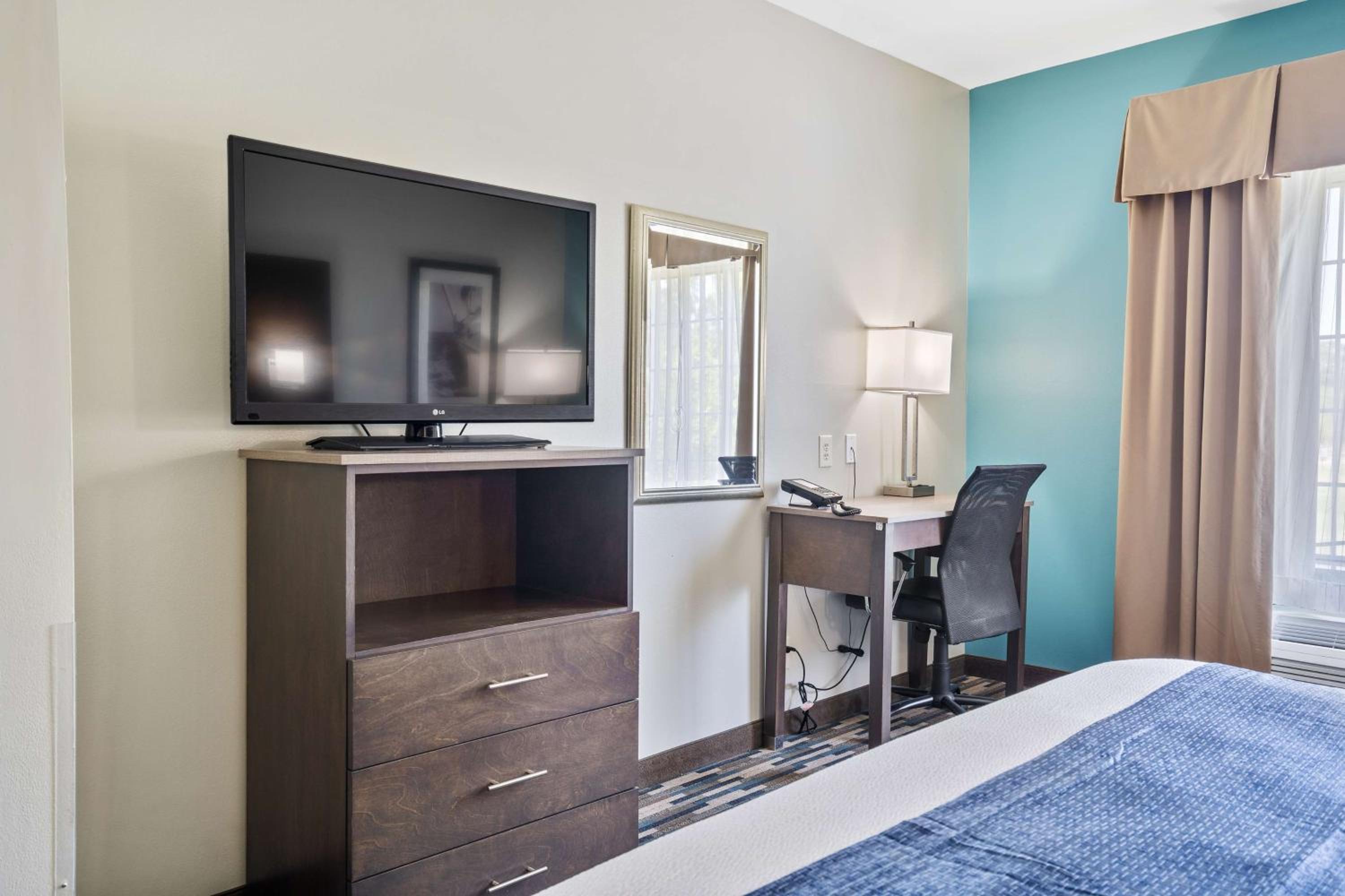 King Suite with Bath Tub - Disability/Non-Smoking photo 2