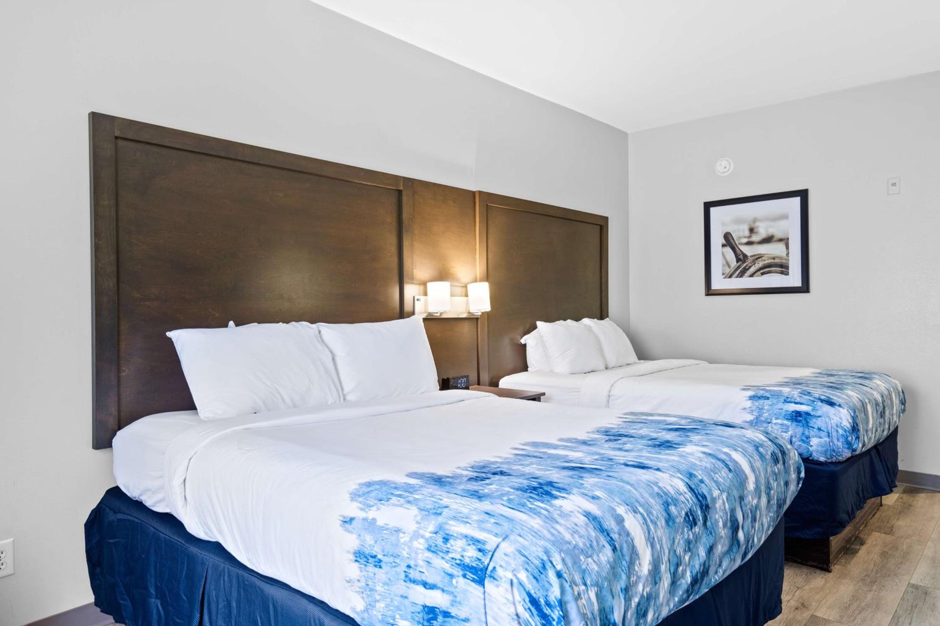 Queen Rooms with Two Queen Beds - Non-Smoking - Photo 7