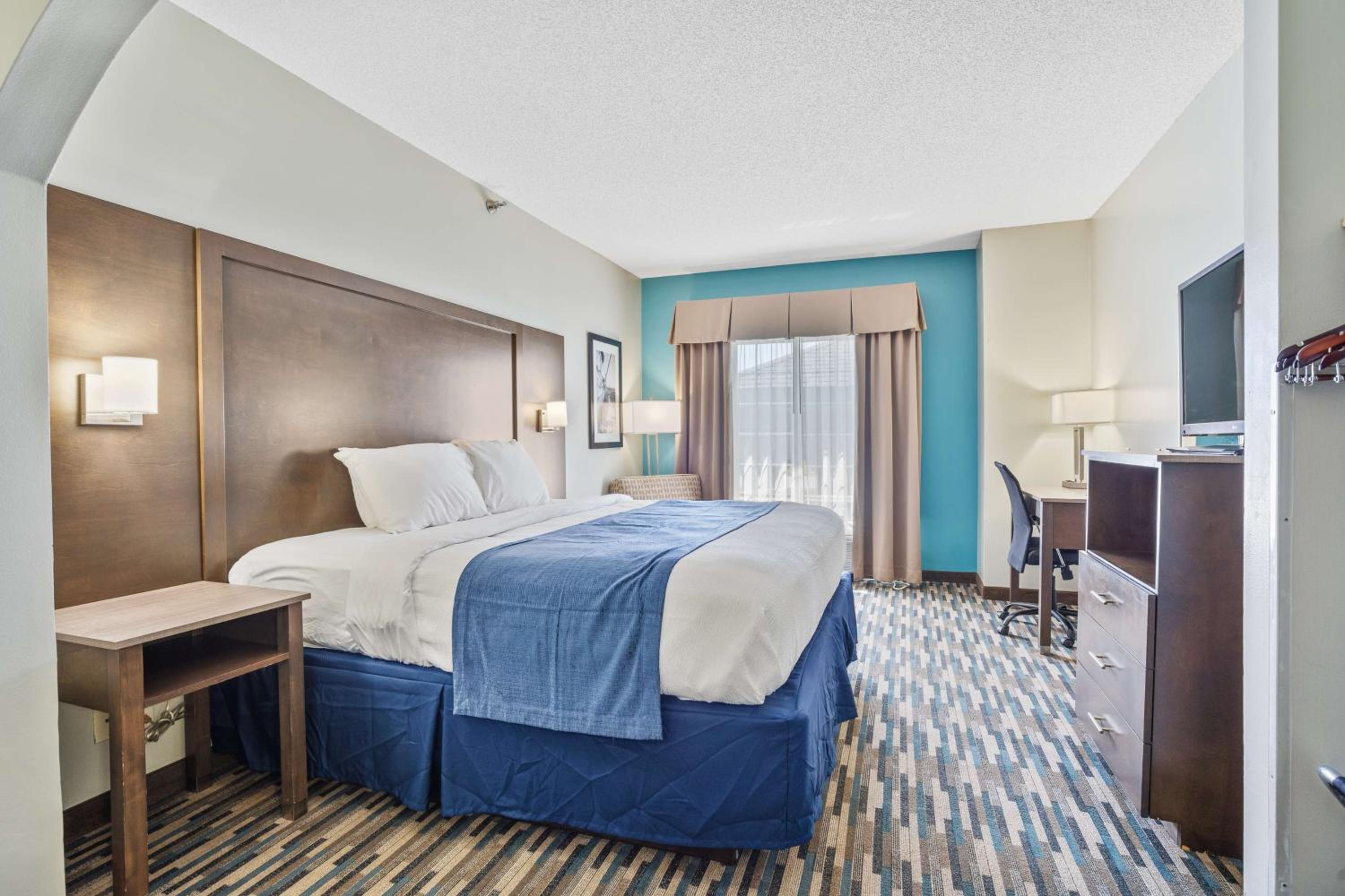King Suite with Two King Beds - Non-Smoking - Photo 2