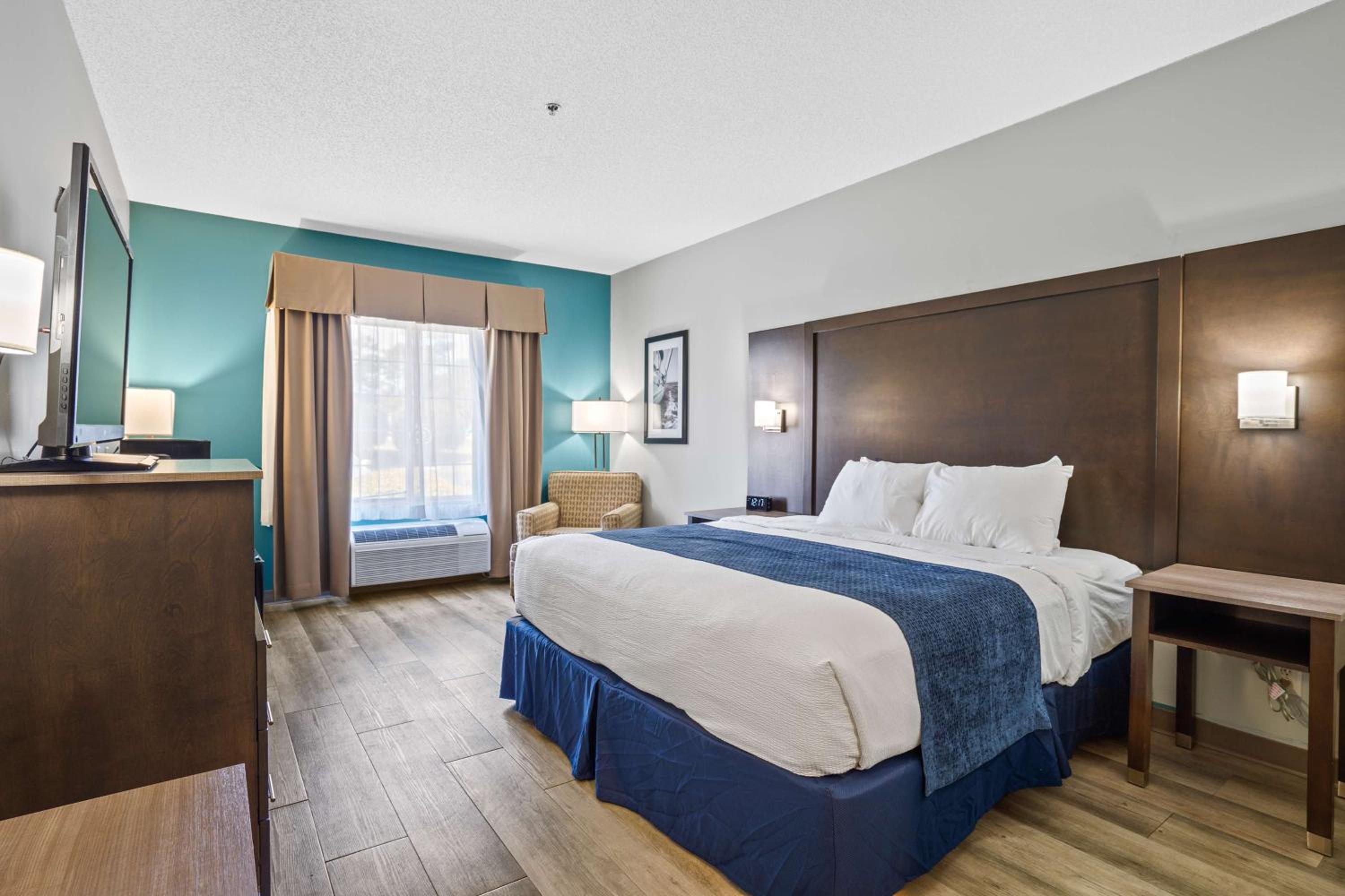 King Room - Non-Smoking - Photo 3