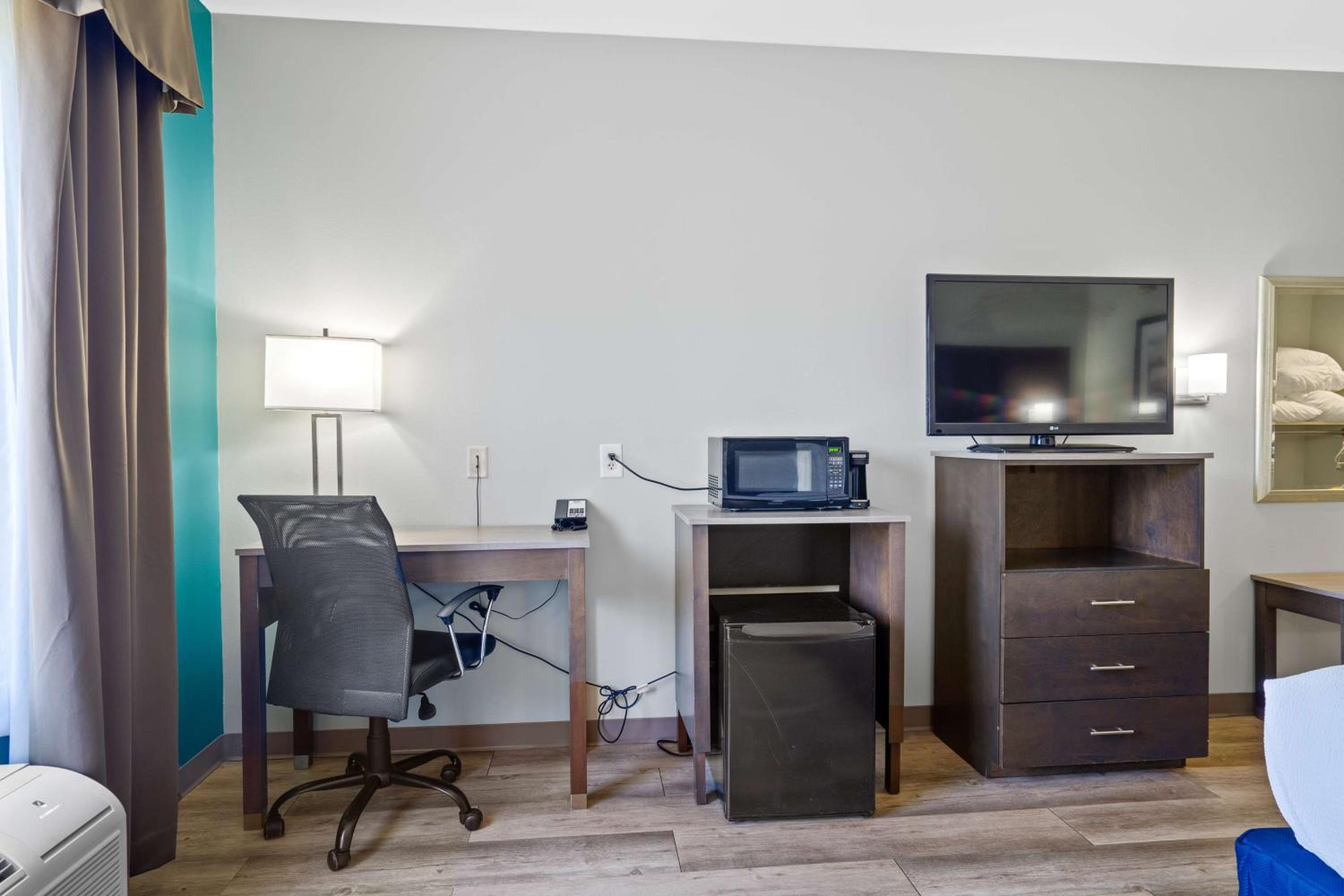King Room with Bath Tub - Disability Access - Photo 4