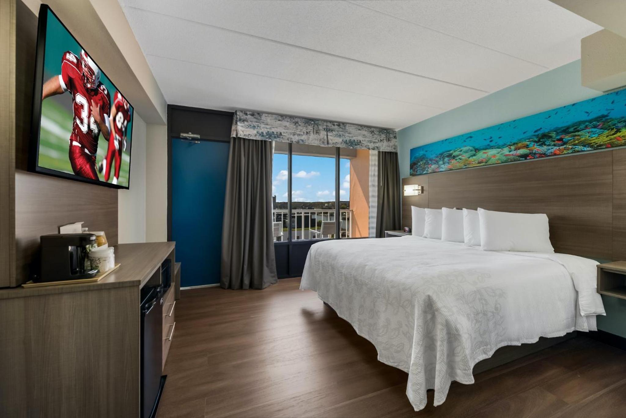  Premium King Room Disability Access with Partial Ocean View Smoke Free - Photo 3