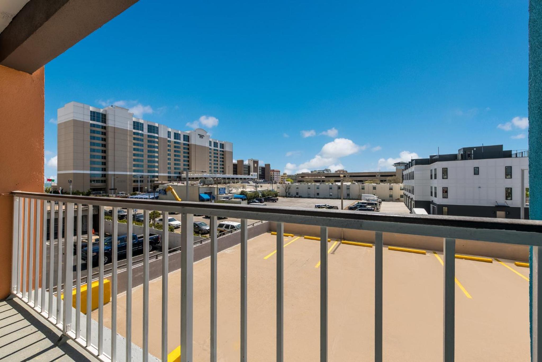 Premium Two Double Beds with Partial Ocean View Smoke Free (Upgraded Bedding) - Photo 13