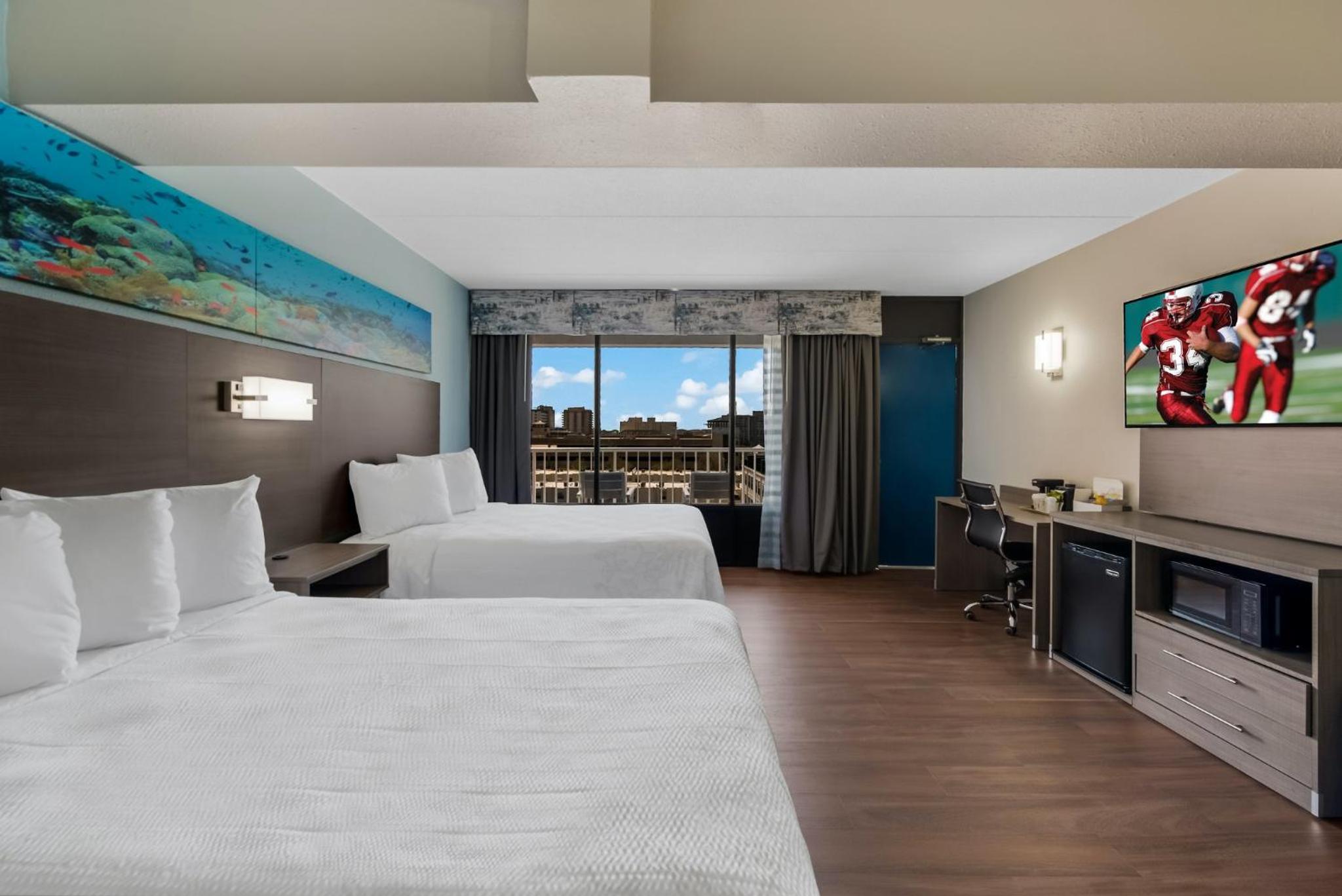 Premium Two Double Beds with Partial Ocean View Smoke Free (Upgraded Bedding) - Photo 6