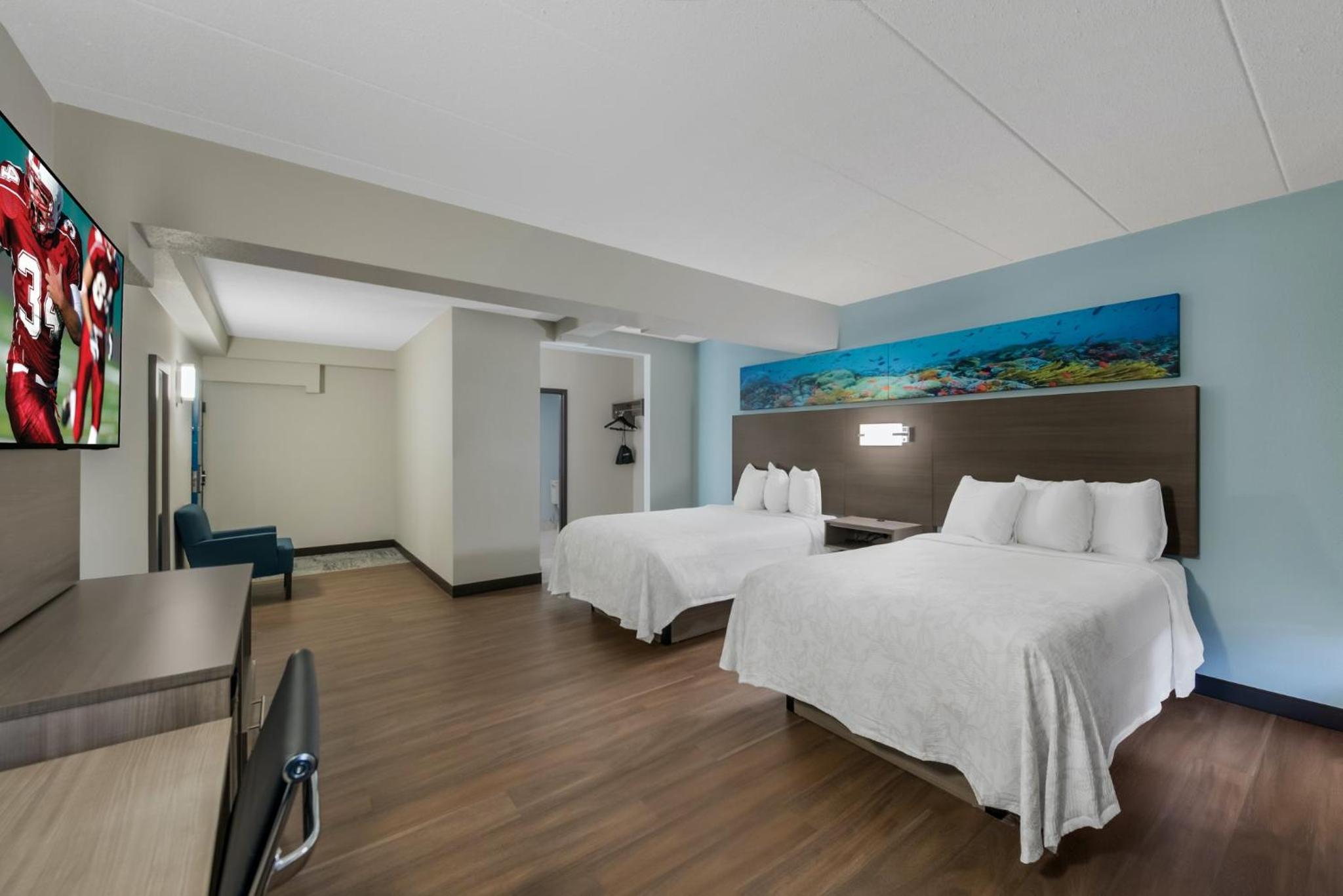 Premium Two Double Beds with Partial Ocean View Smoke Free (Upgraded Bedding) - Photo 4