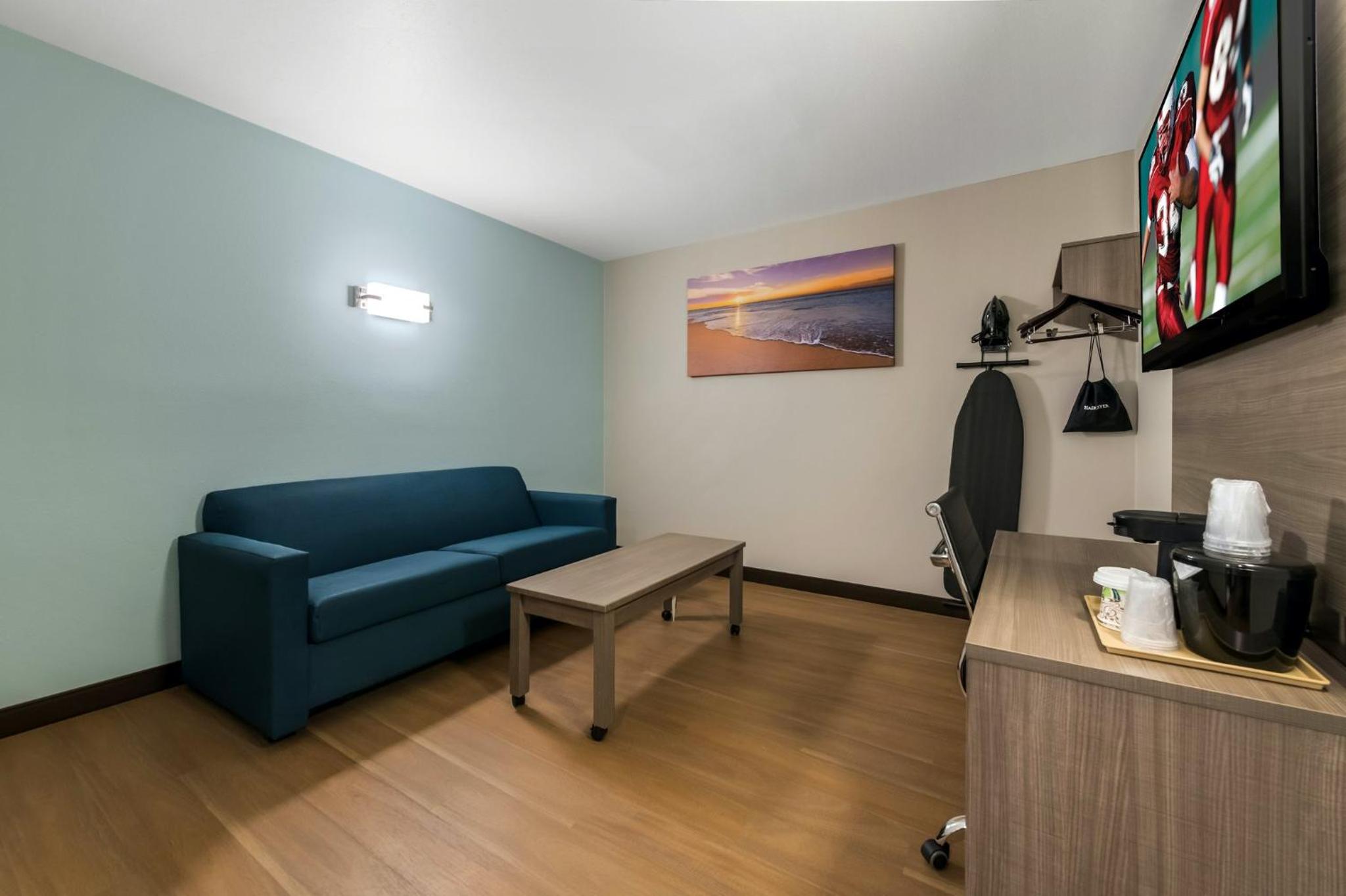  Suite with Two Double Beds Smoke Free - Photo 4