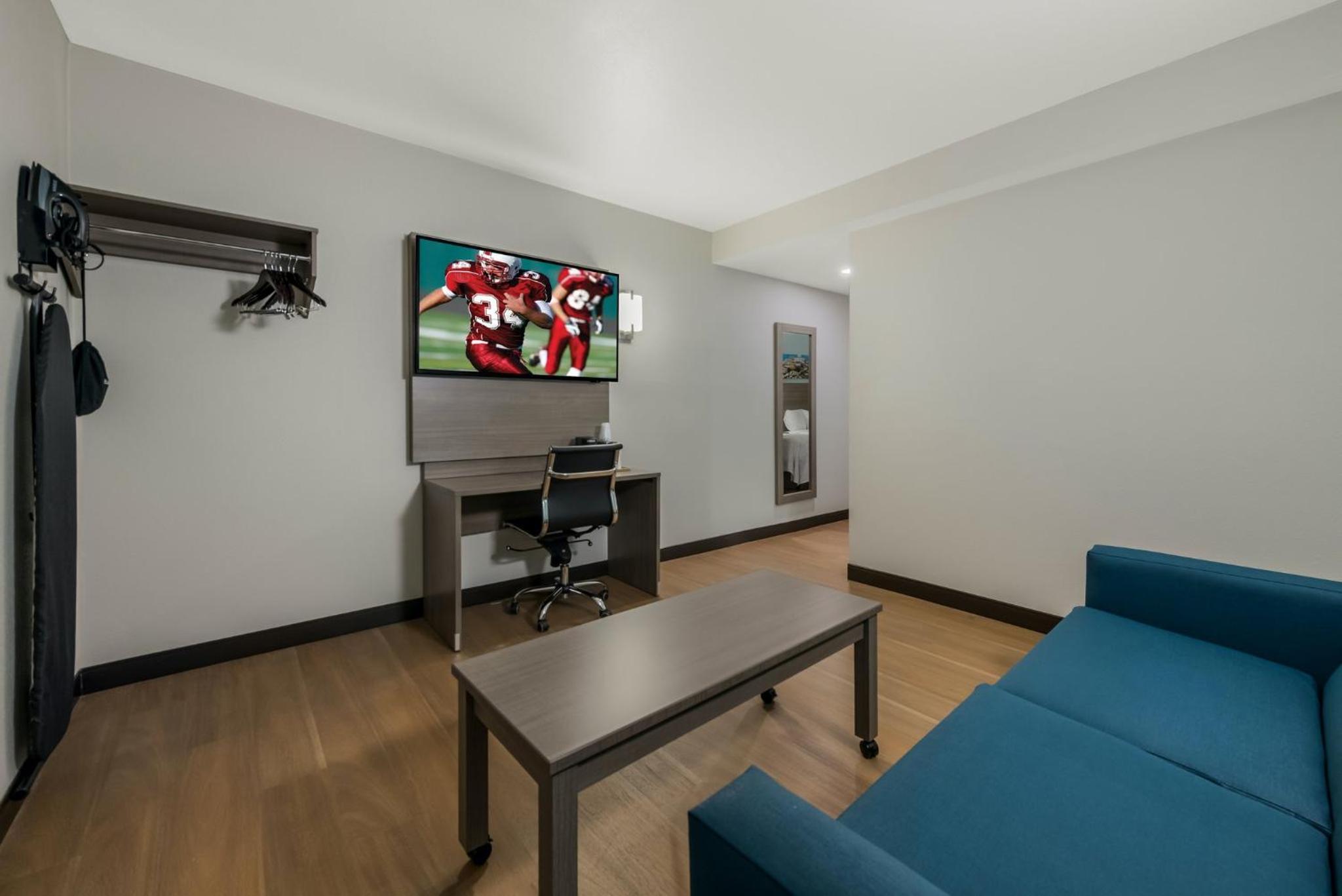  Suite with Two Double Beds Smoke Free - Photo 6