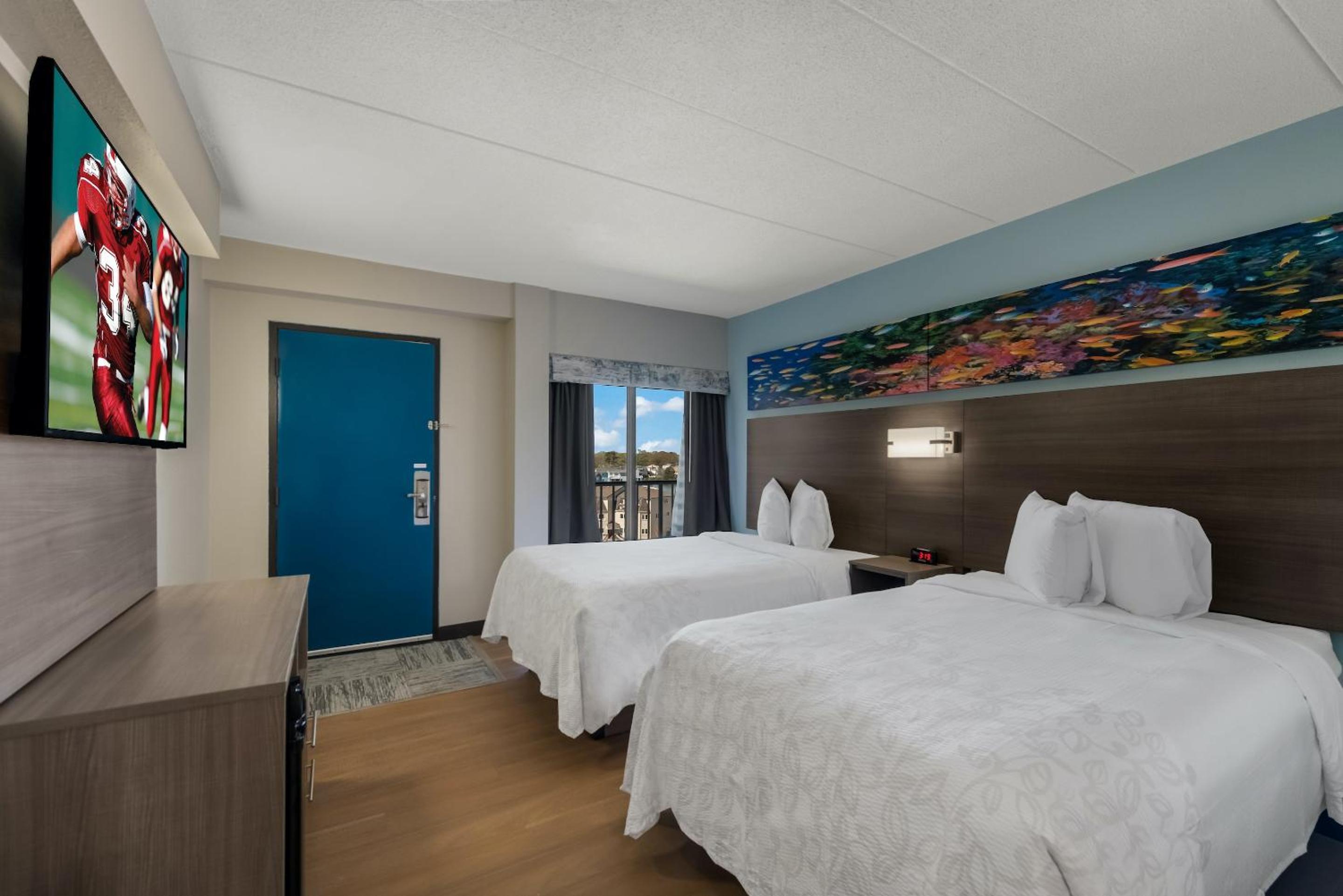 Suite with Two Double Beds with Partial Ocean View Smoke Free - Photo 1