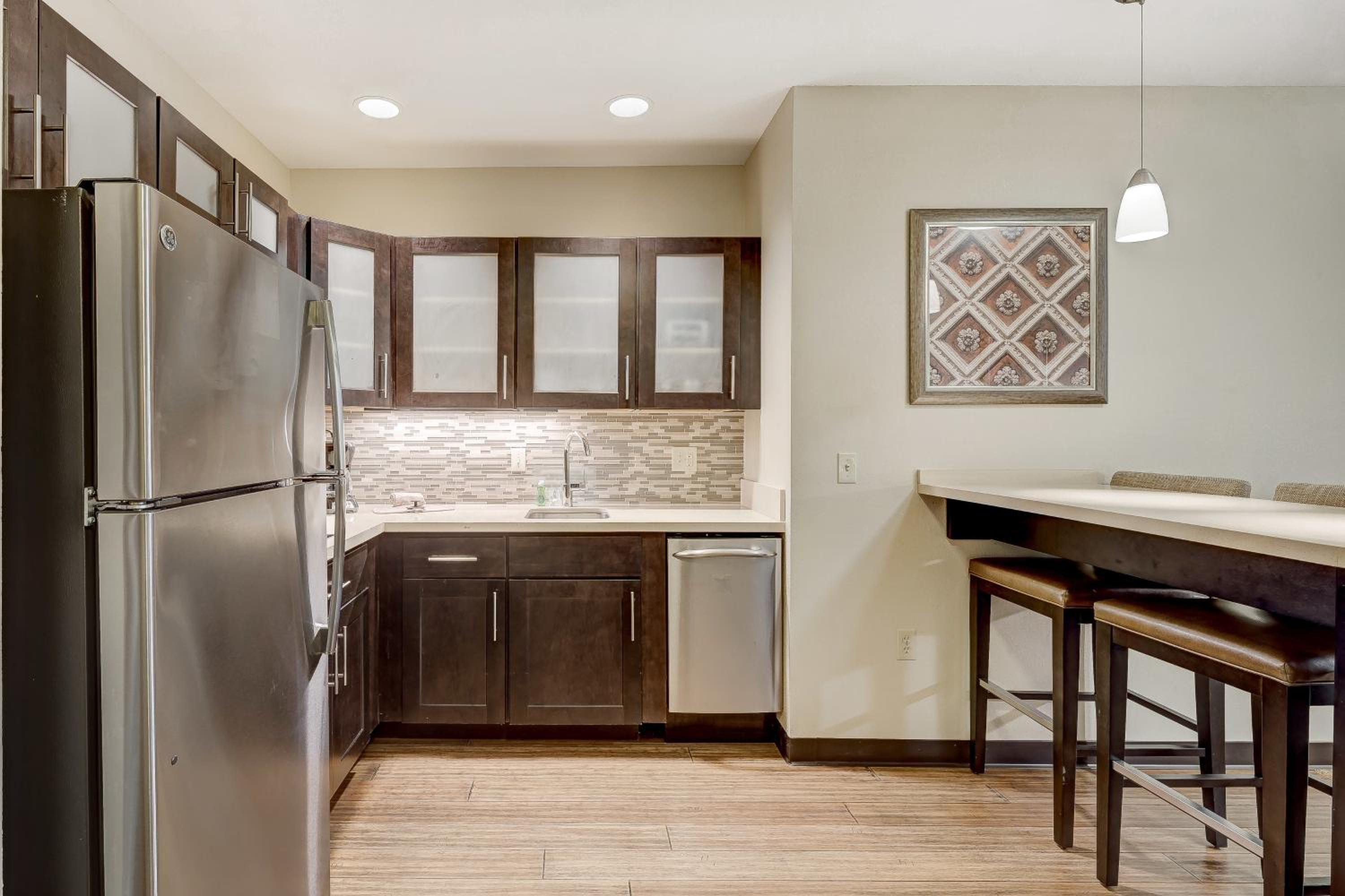 One-Bedroom Queen Suite