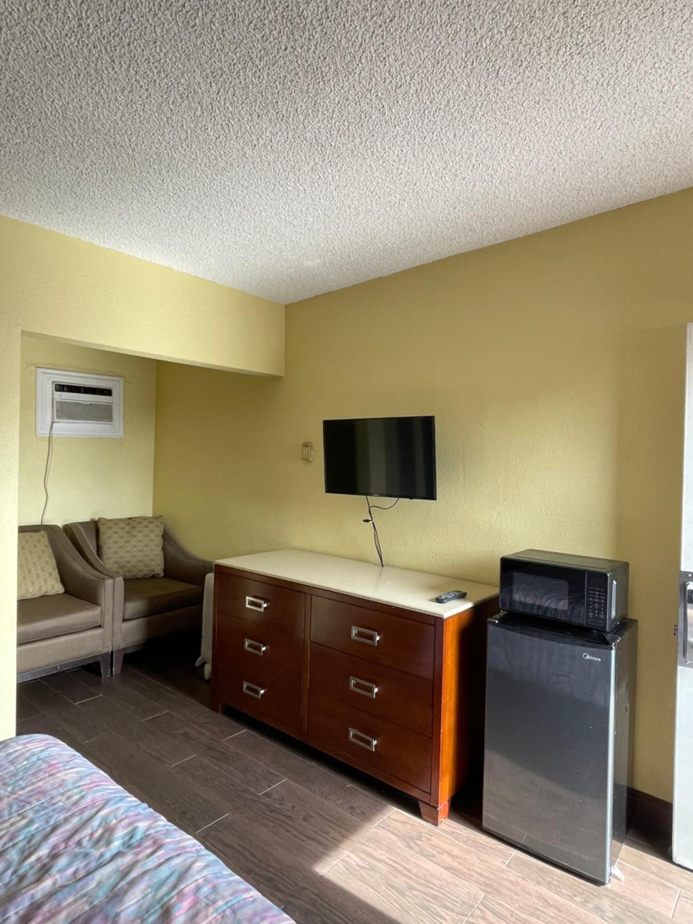 Deluxe Queen Room - Photo 3
