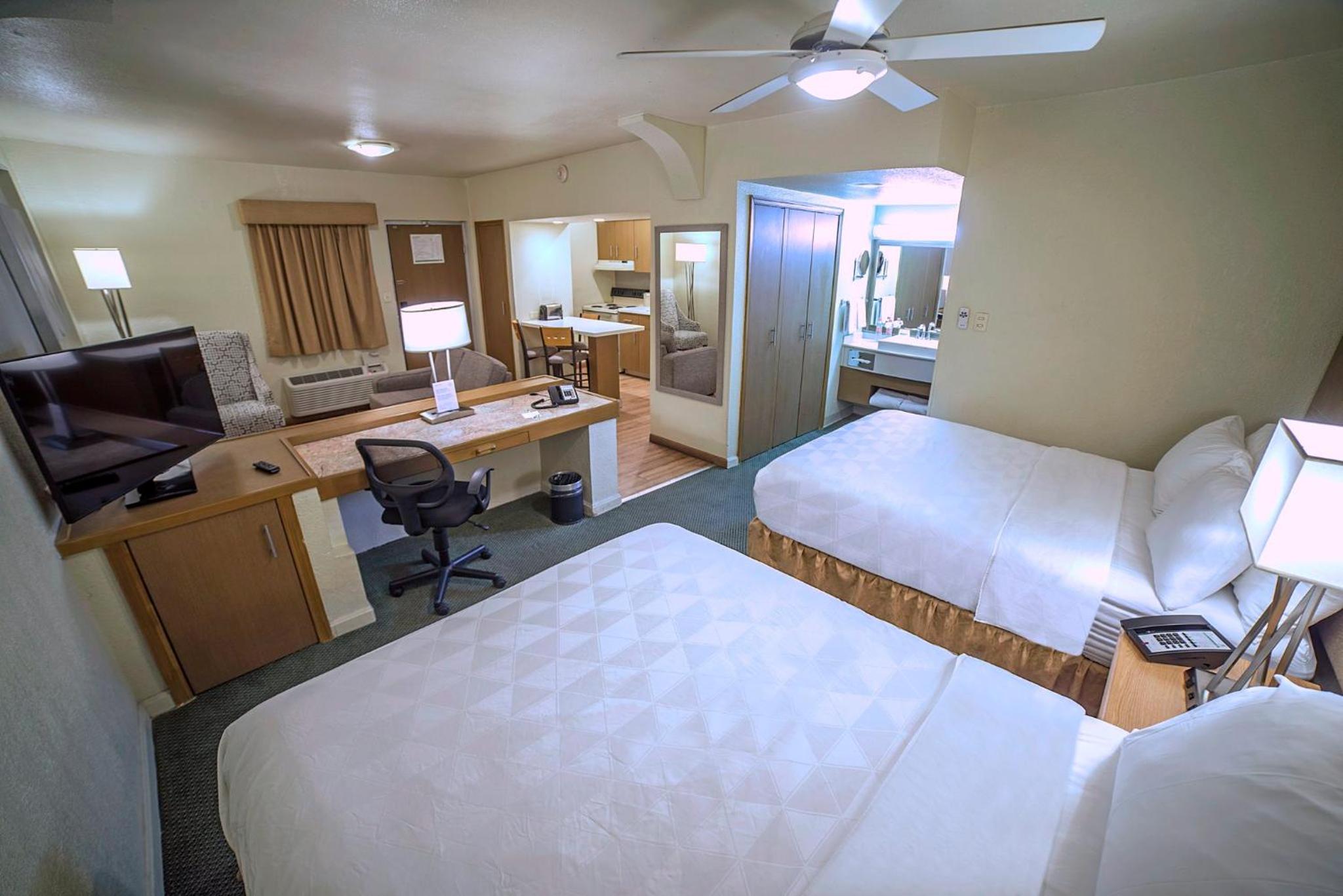 Double Suite with Two Double Beds - Non-Smoking - Photo 5