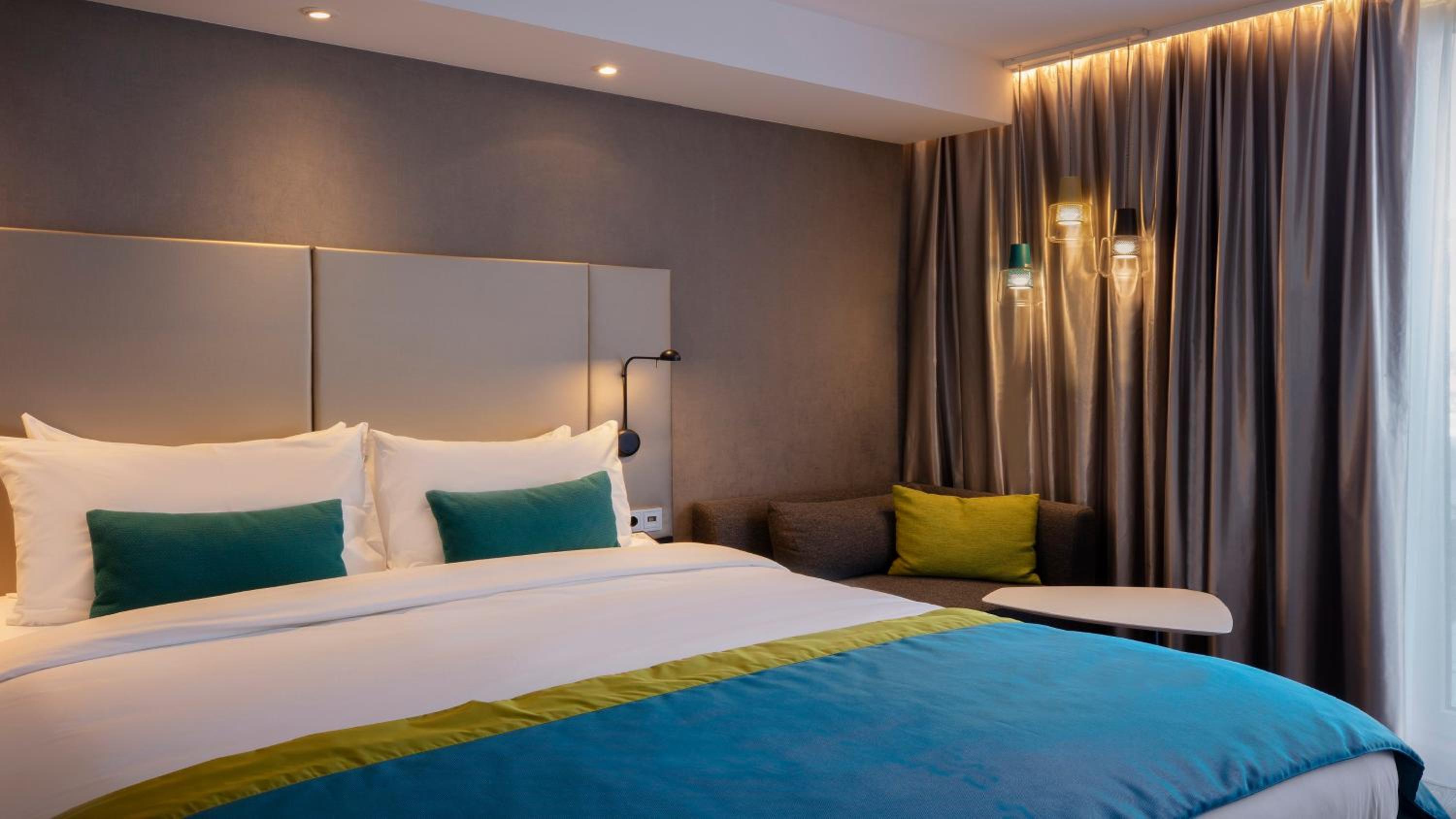 Standard Queen Room