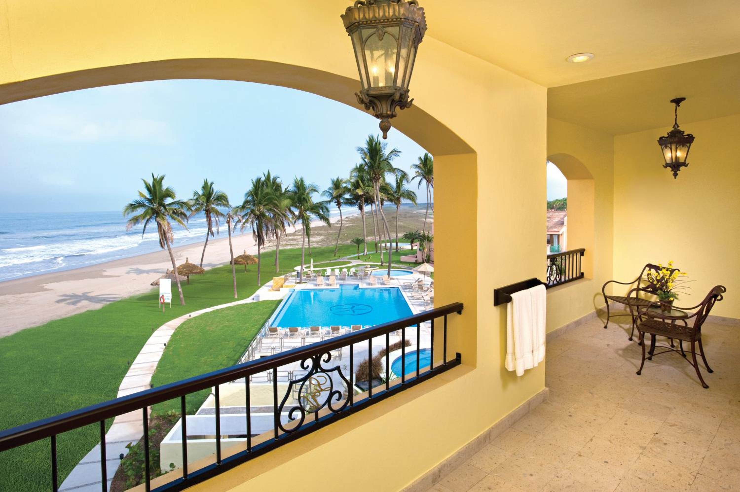 Queen Room with Sea View - Photo 2