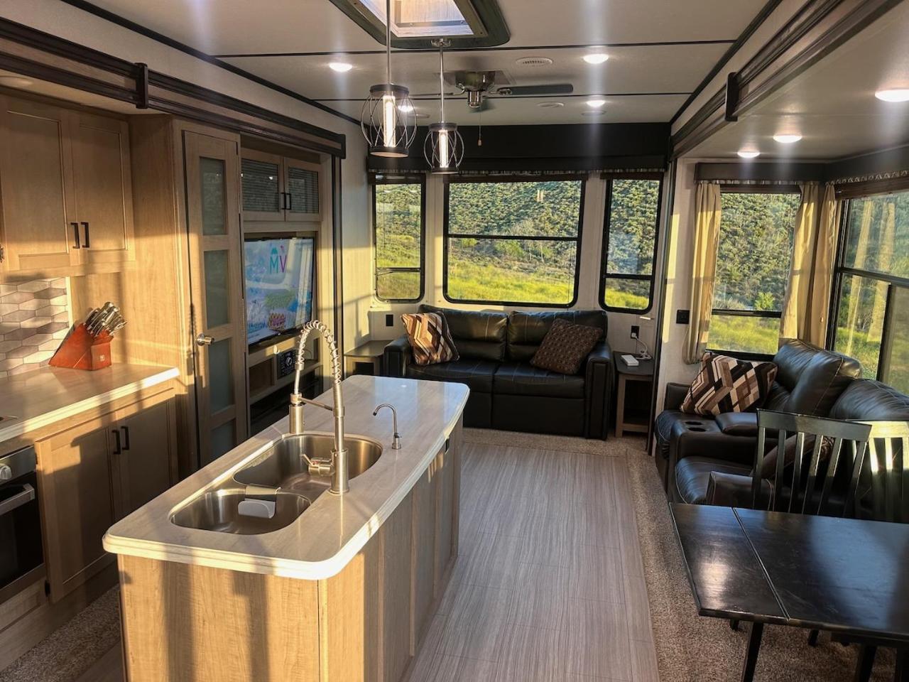 Mobile Home photo 1