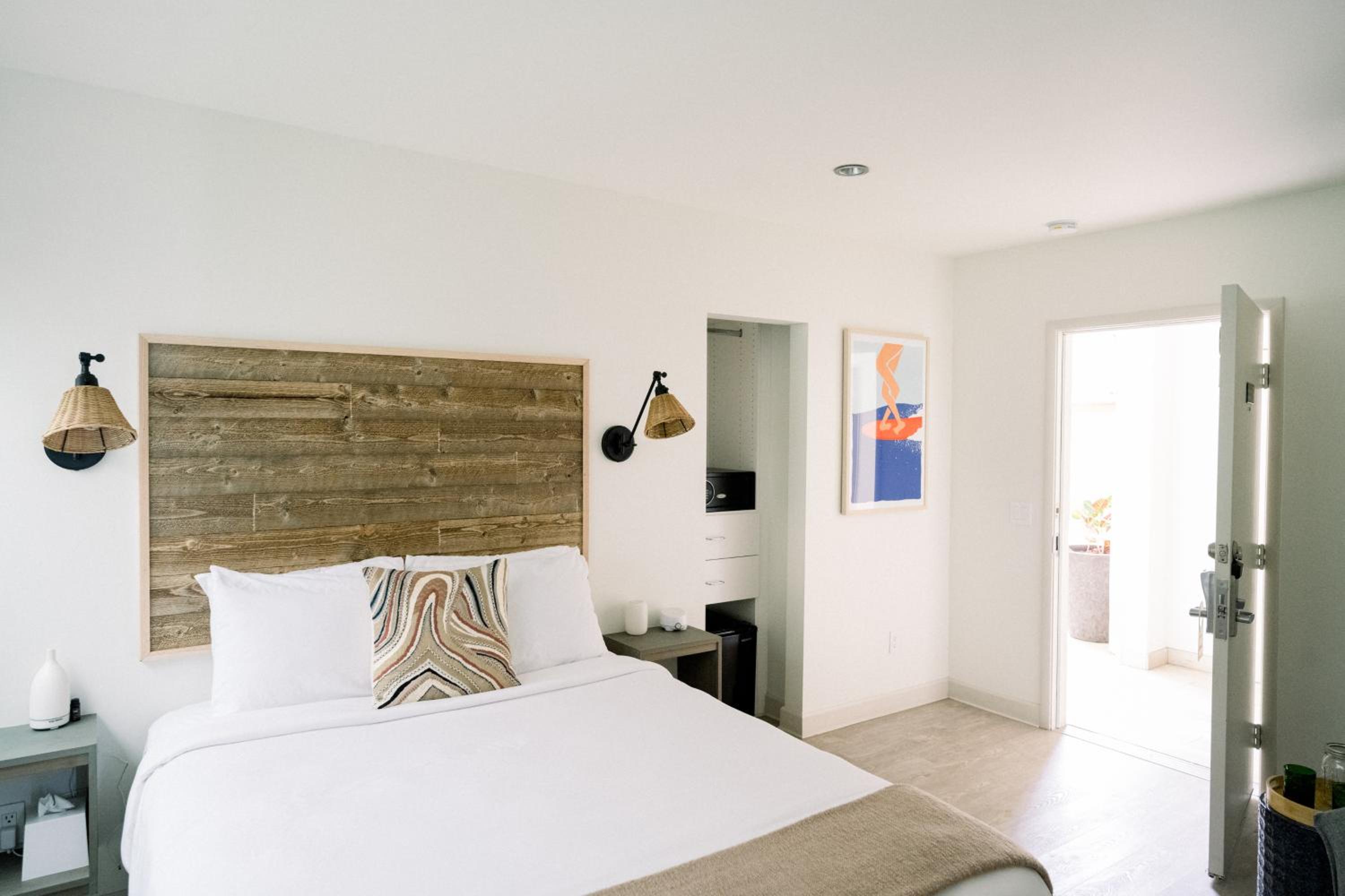 Standard Queen Room
