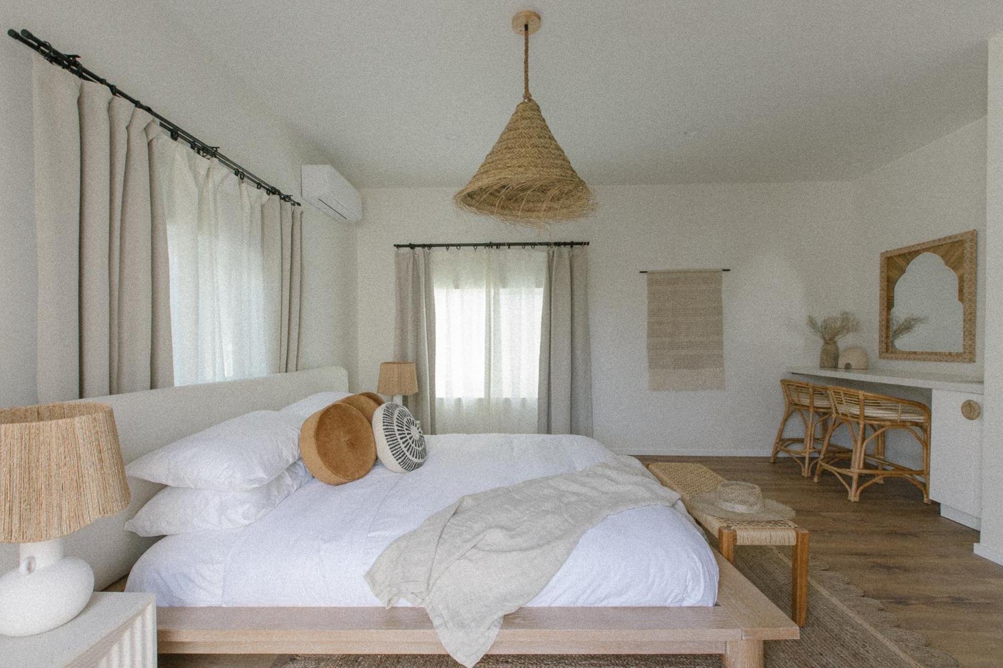 Deluxe King Room - Photo 3