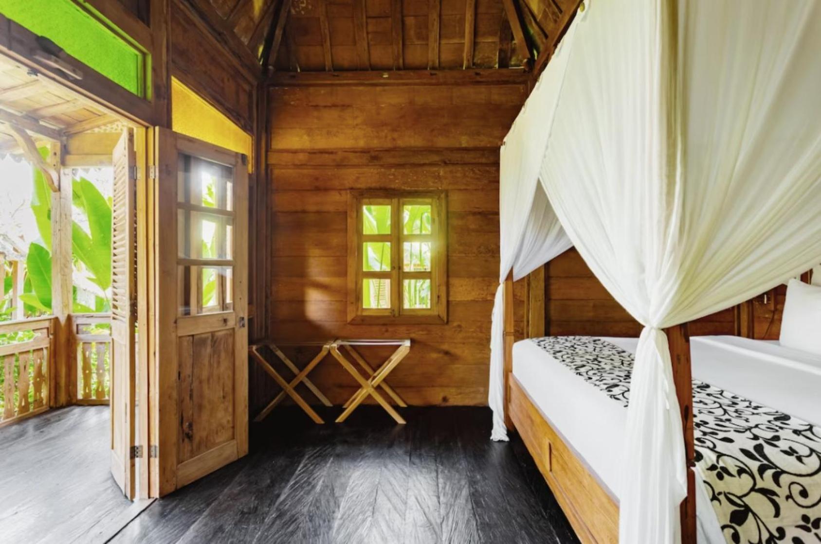 Double Room with Balcony - Photo 13