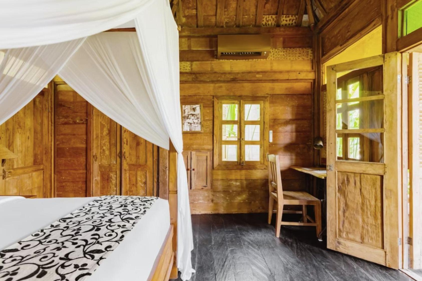 Double Room with Balcony - Photo 11