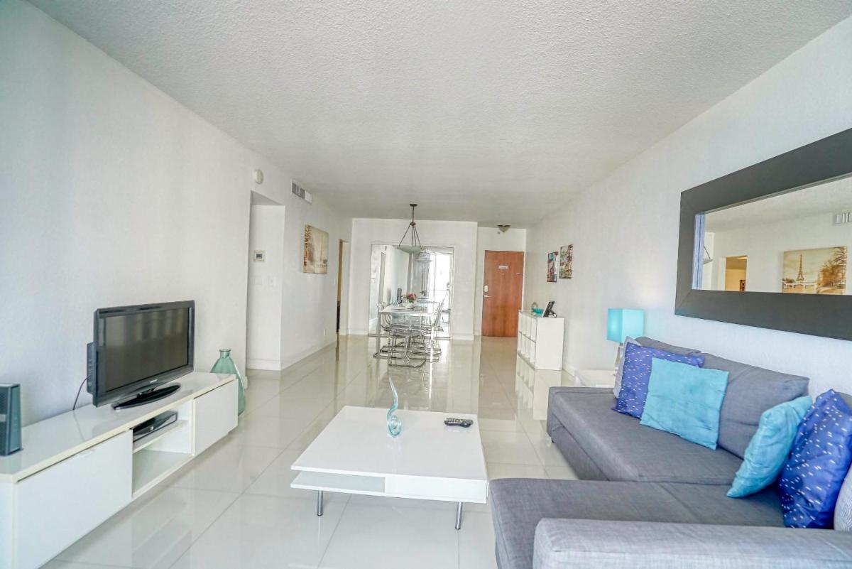 Deluxe One-Bedroom Apartment with Ocean View