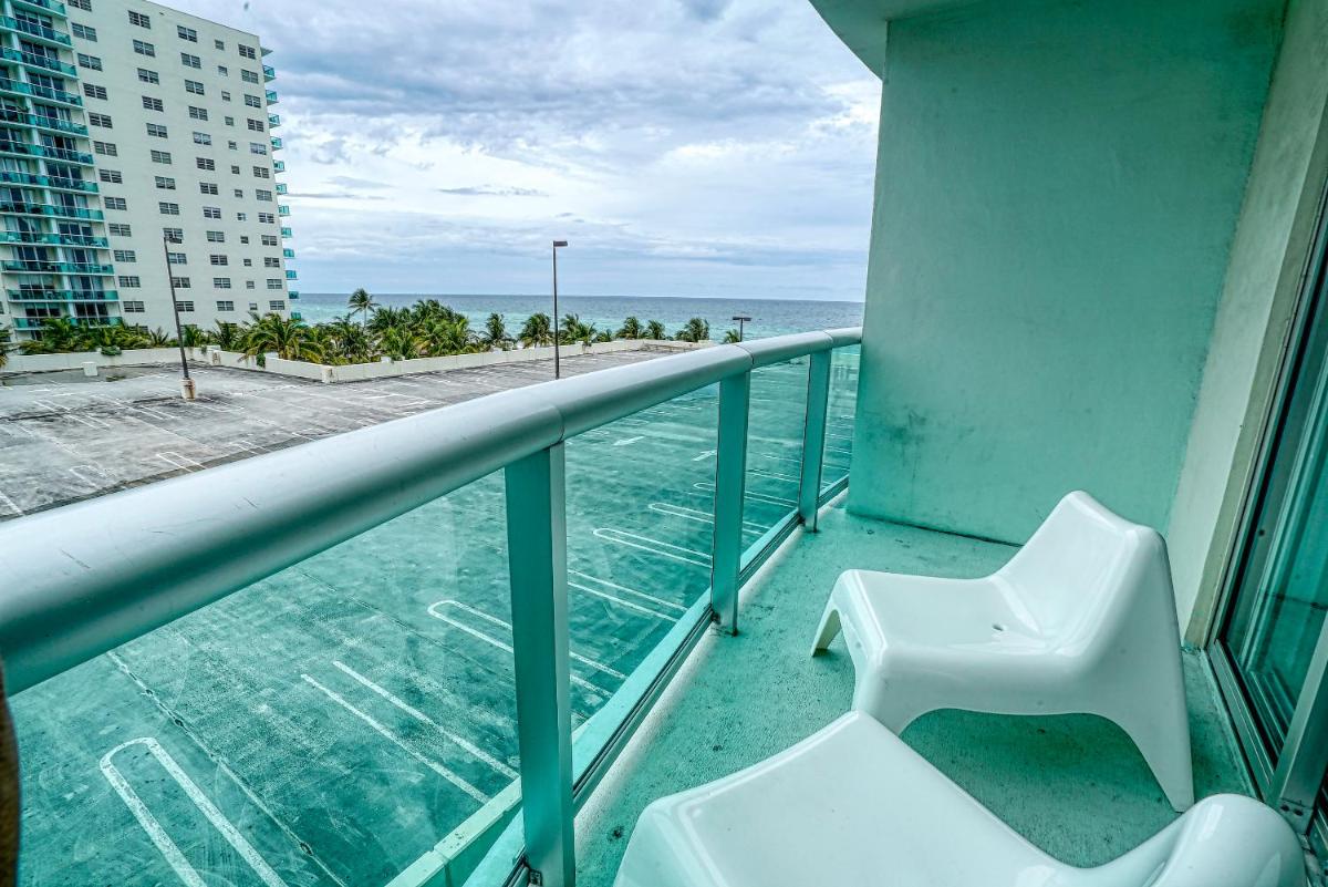 Deluxe One-Bedroom Apartment with Partial Ocean View