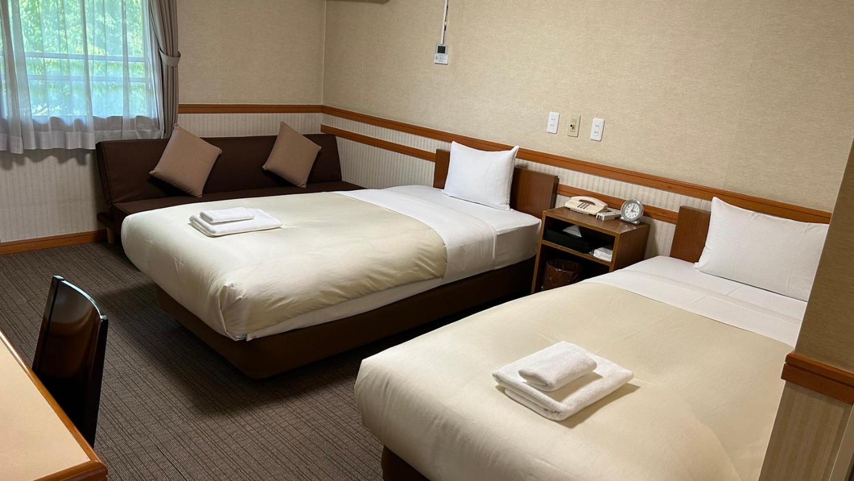 Twin Room - Smoking photo 1