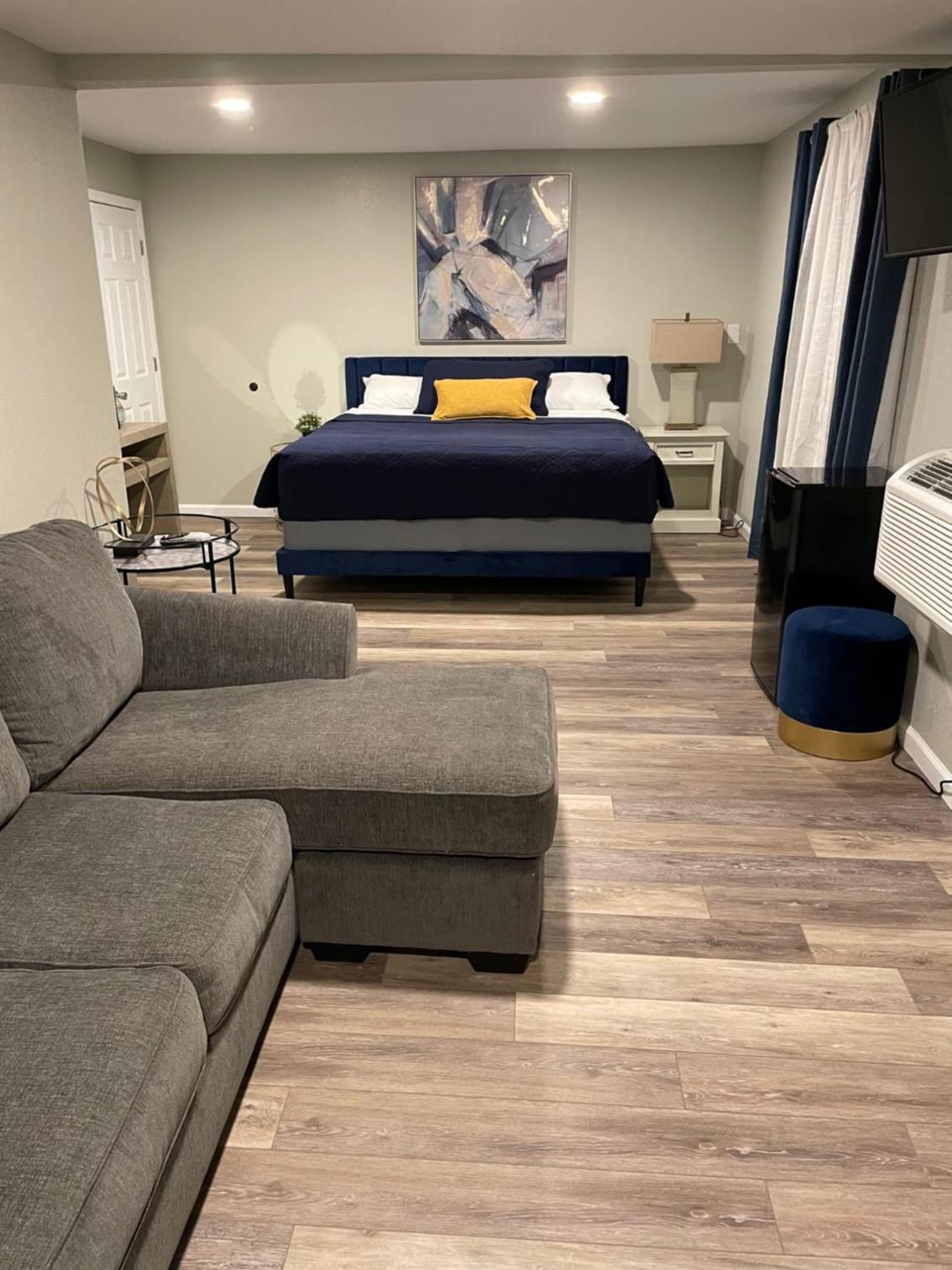 Deluxe King Suite