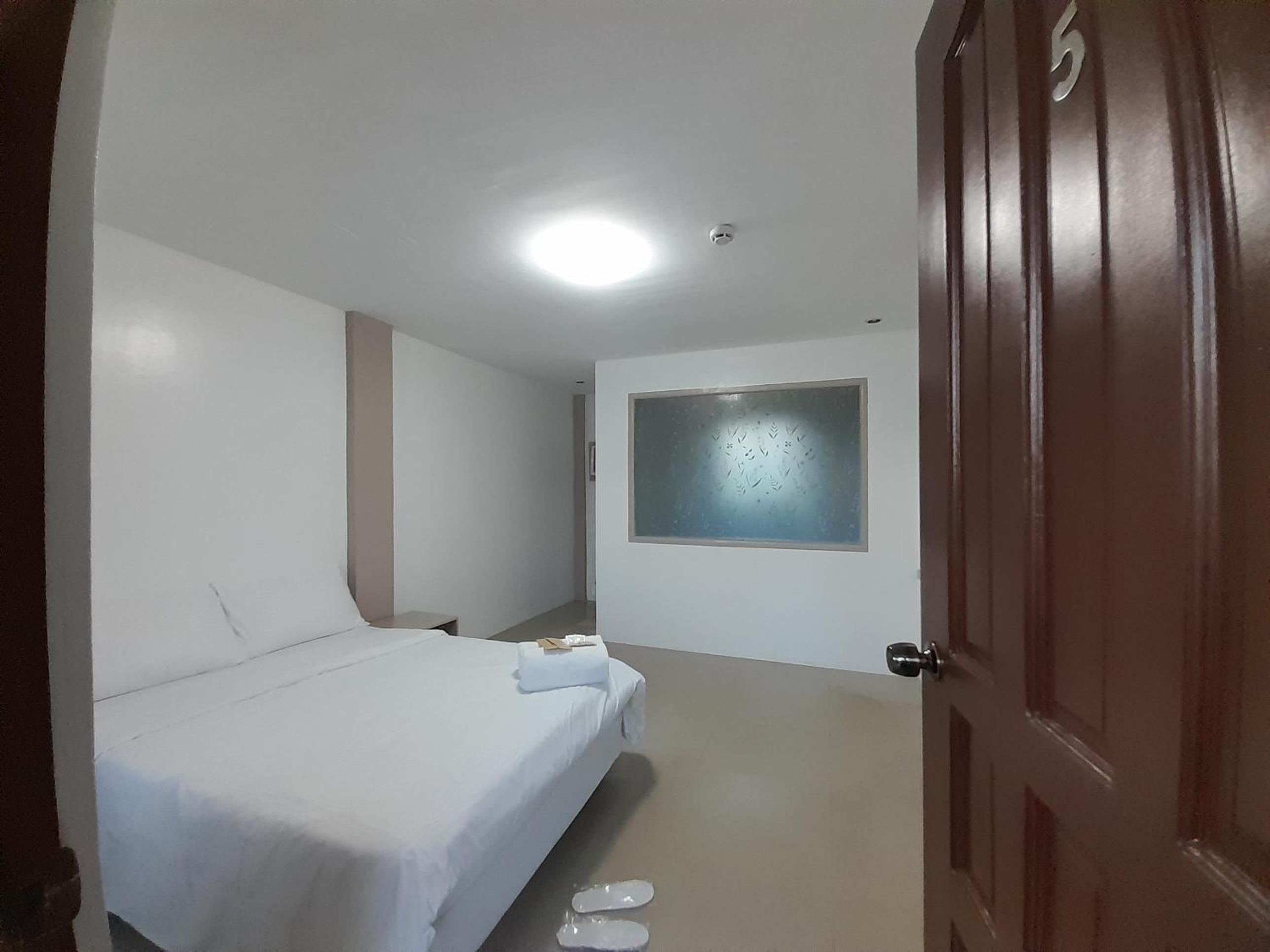 Deluxe Twin Room - Photo 3