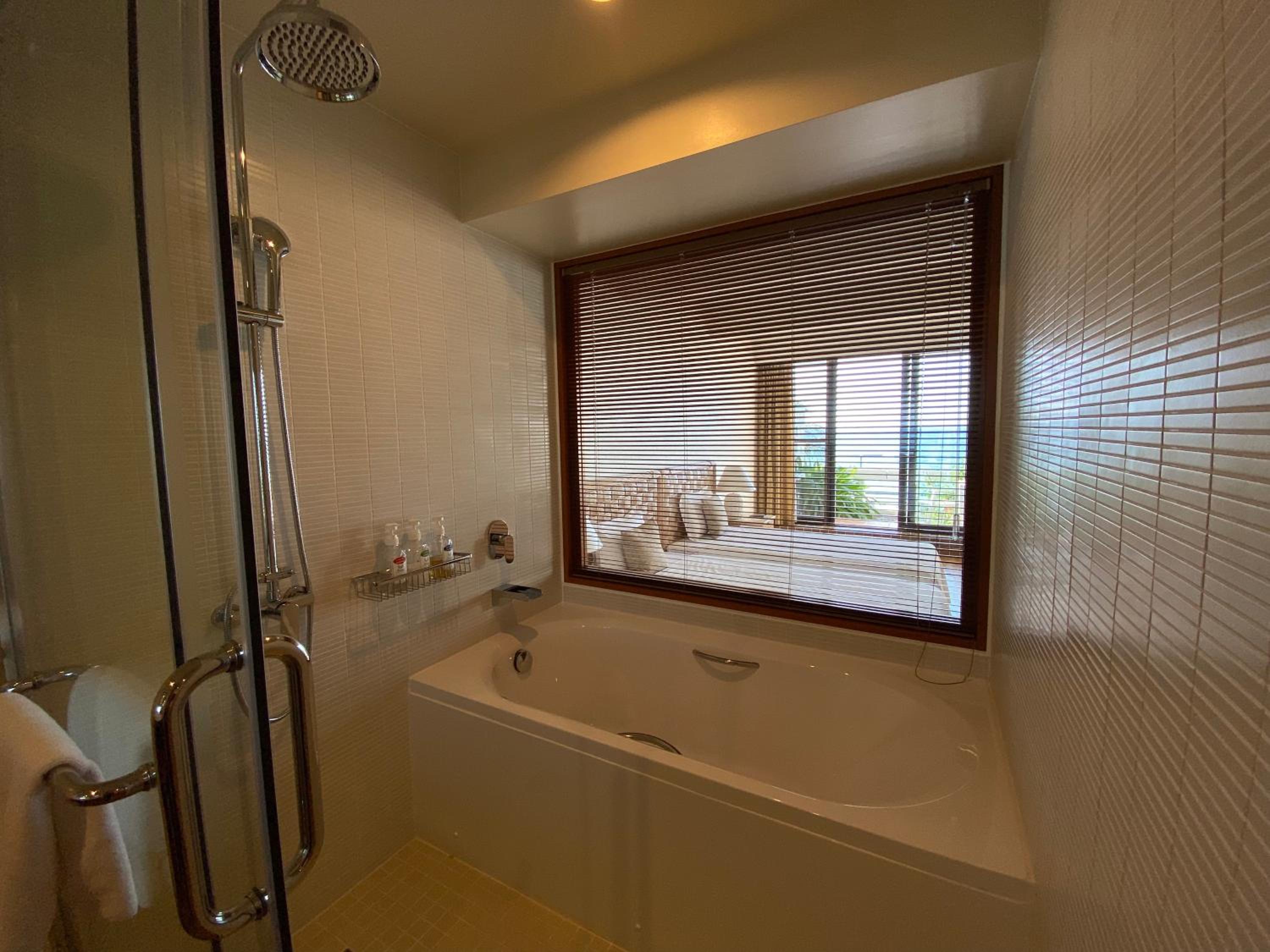 Club Premier Room with  Ocean Front and Lounge Access - Non smoking (Stacking Bed for 3+ guests) photo 2
