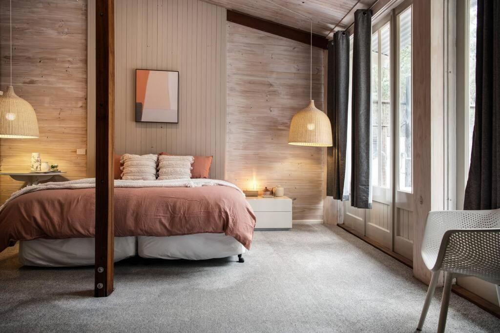 Eight-Bedroom House photo 1