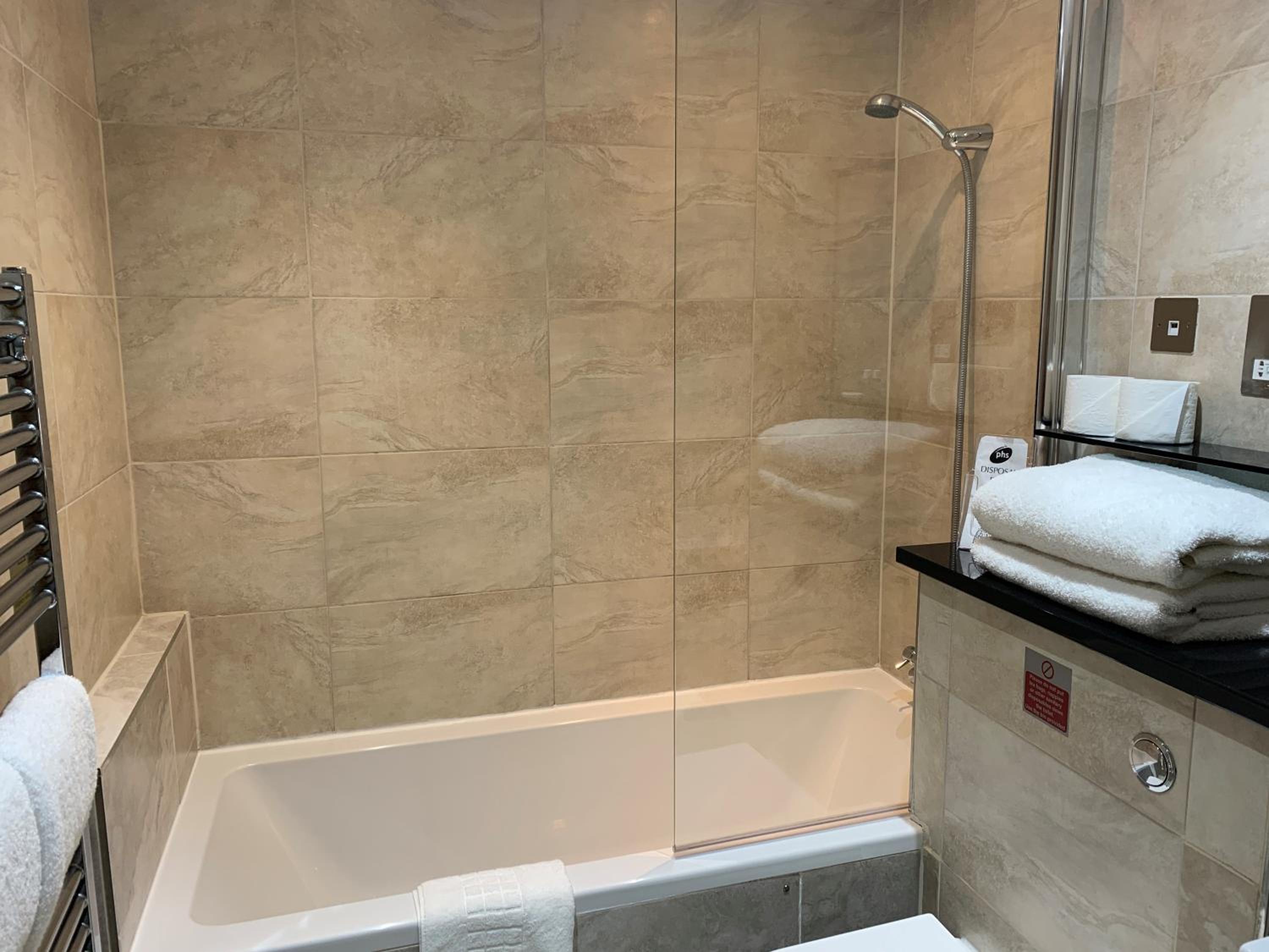Large Superior 2 Bedroom Apartment - Photo 9