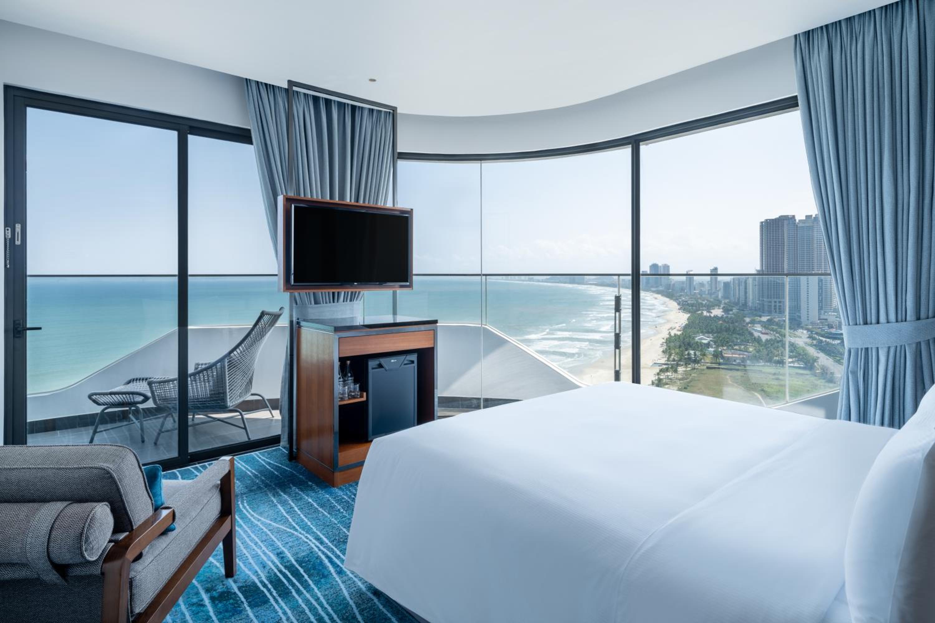 Panoramic Room with Ocean View and Balcony photo 3