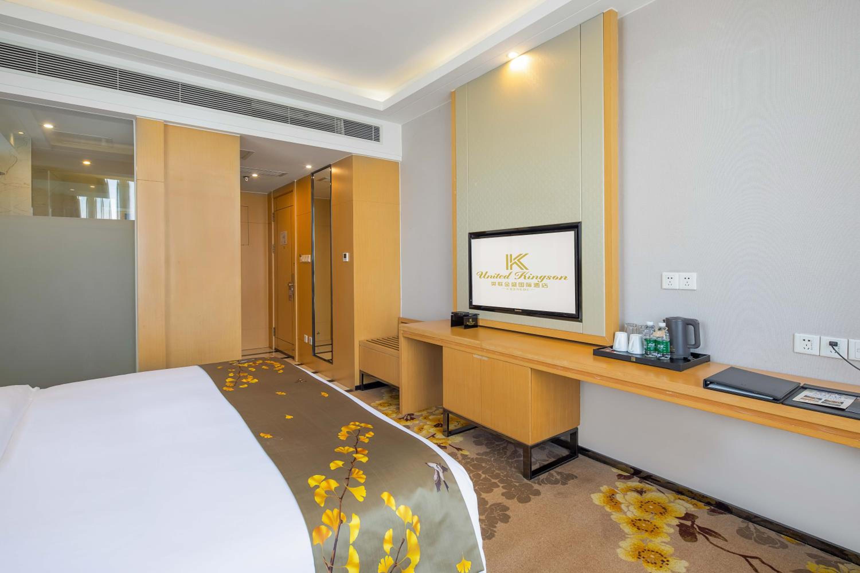 Deluxe King Room photo 2