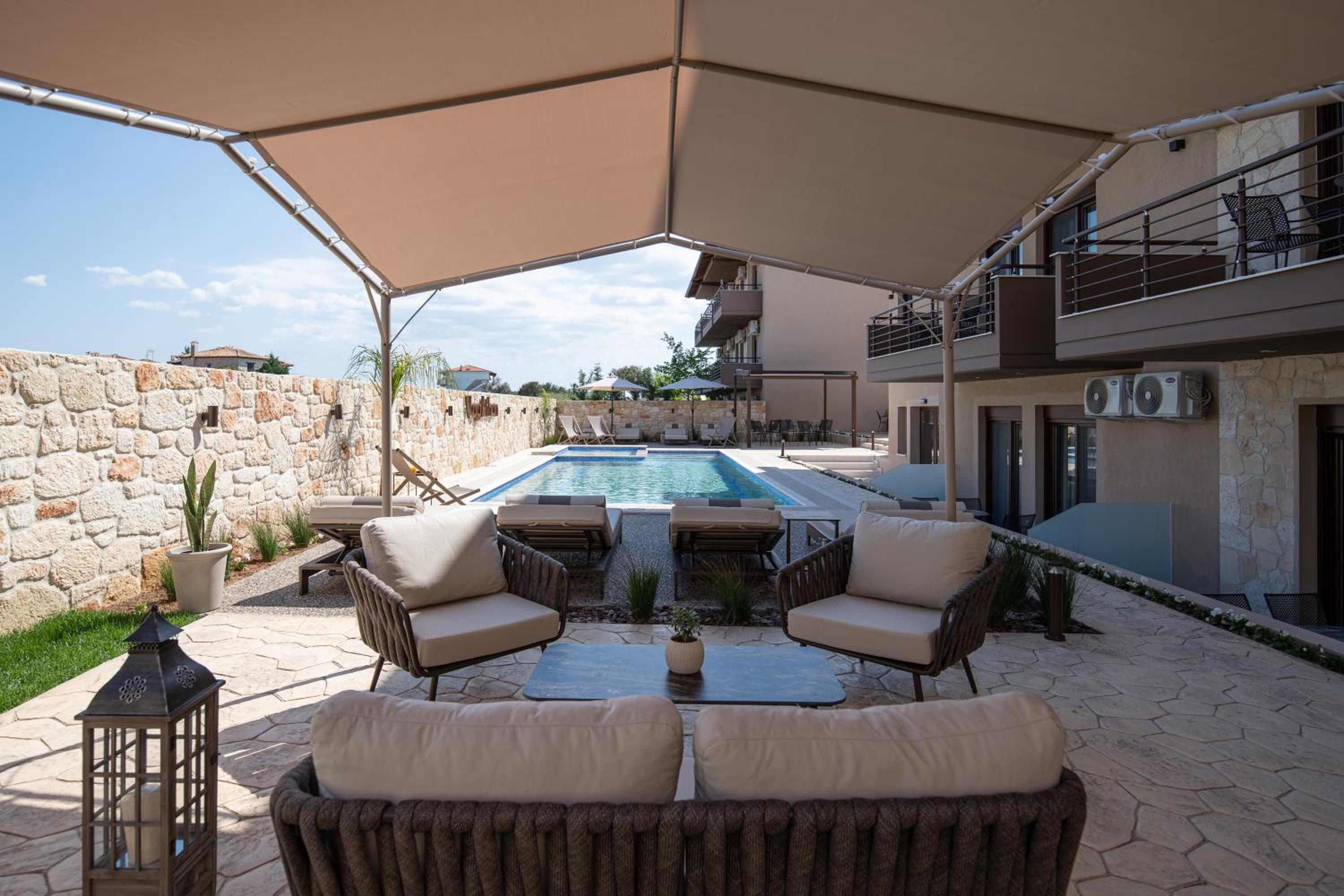 Suite with Pool View - Photo 24