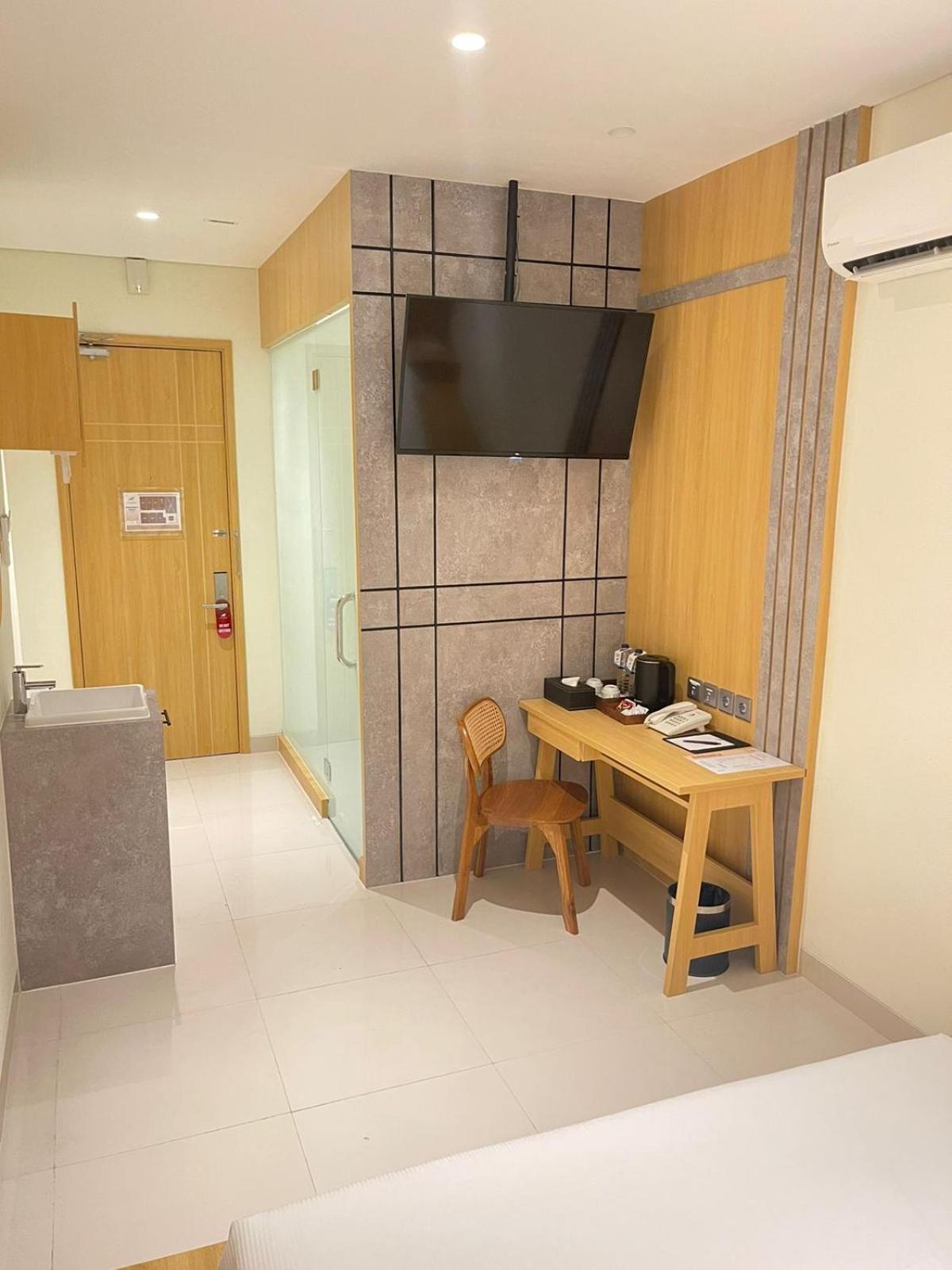 Deluxe Double Room (No Window) photo 2