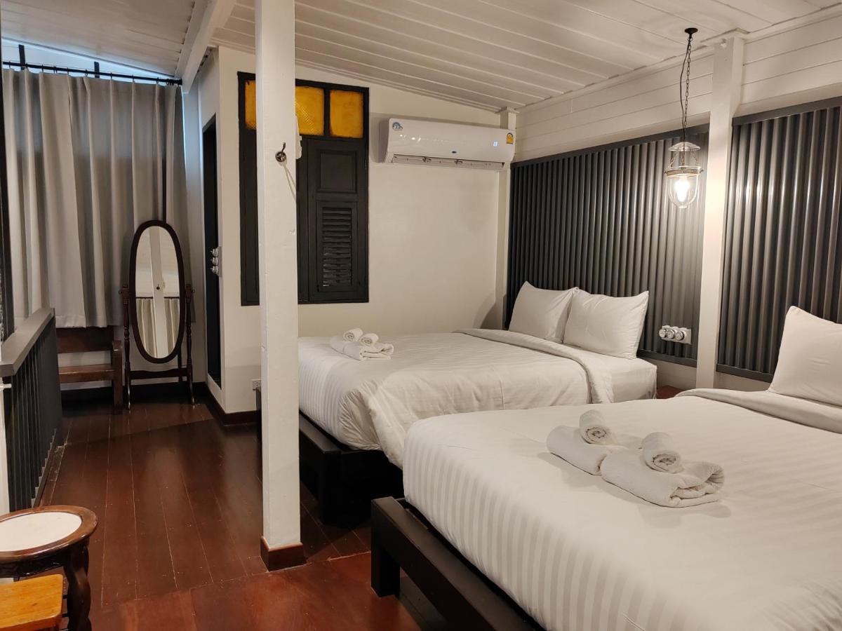 Deluxe Double Room with Balcony photo 3