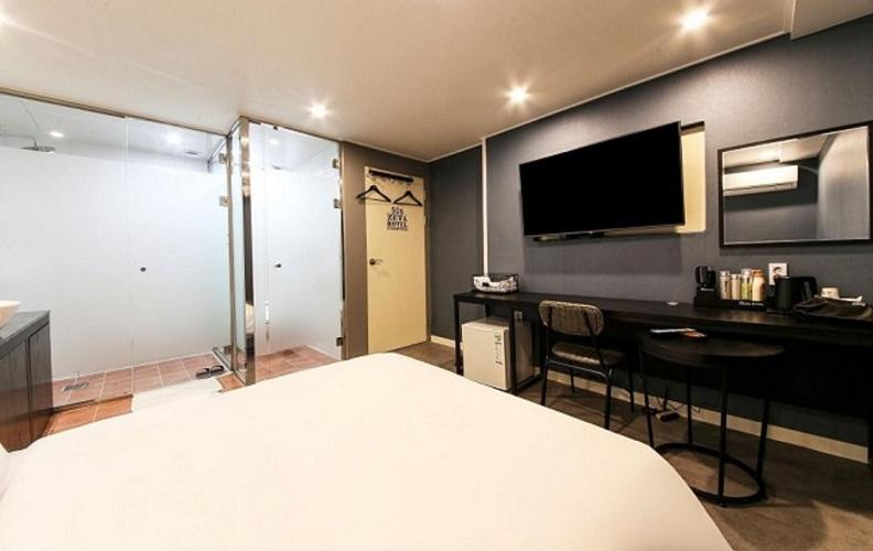 Deluxe Room - Photo 11
