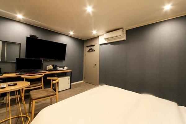 Deluxe Room - Photo 15