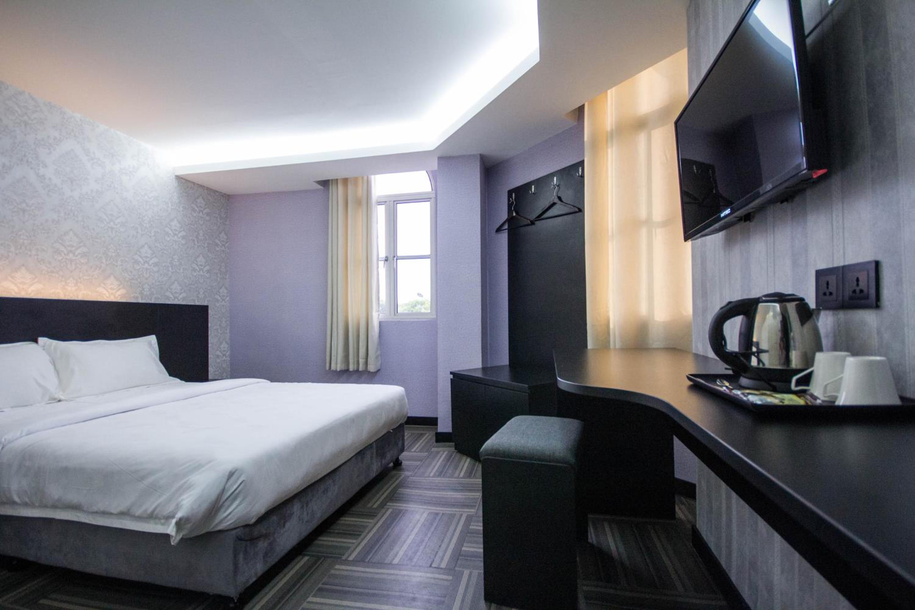 Deluxe Queen Room - Photo 2