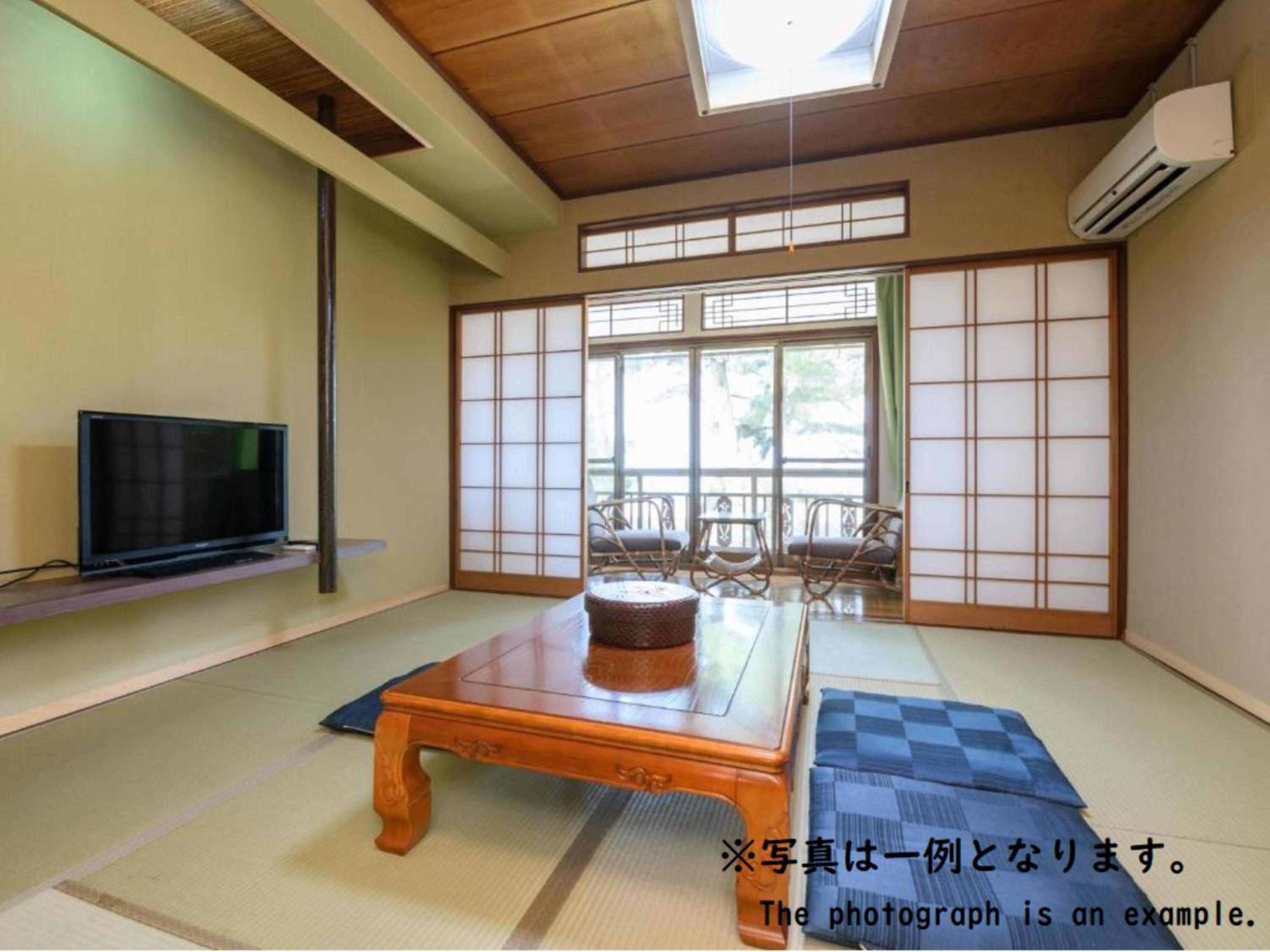 Triple Room with Shared Bathroom photo 2
