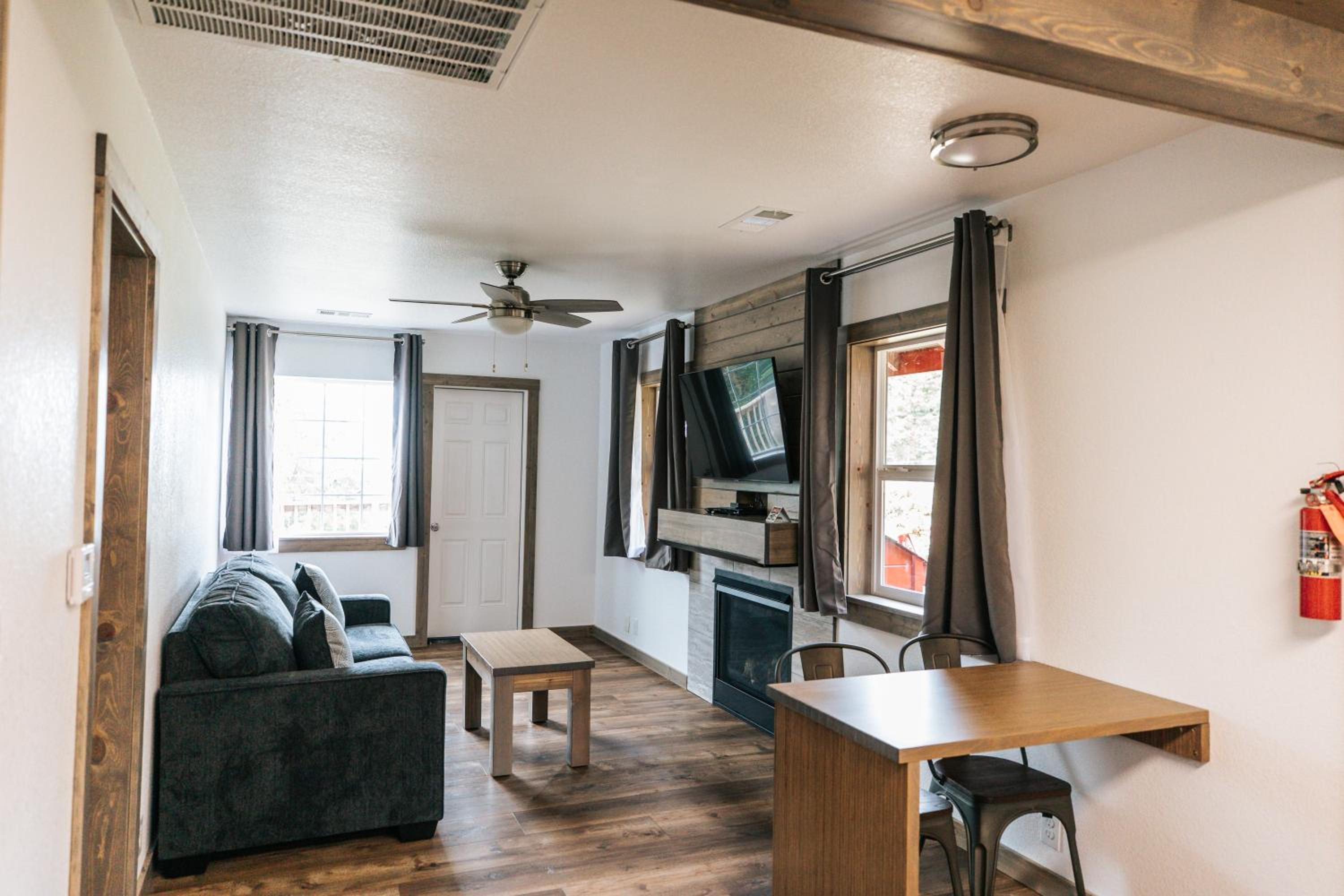 One Bedroom King Cottage with Fireplace photo 1