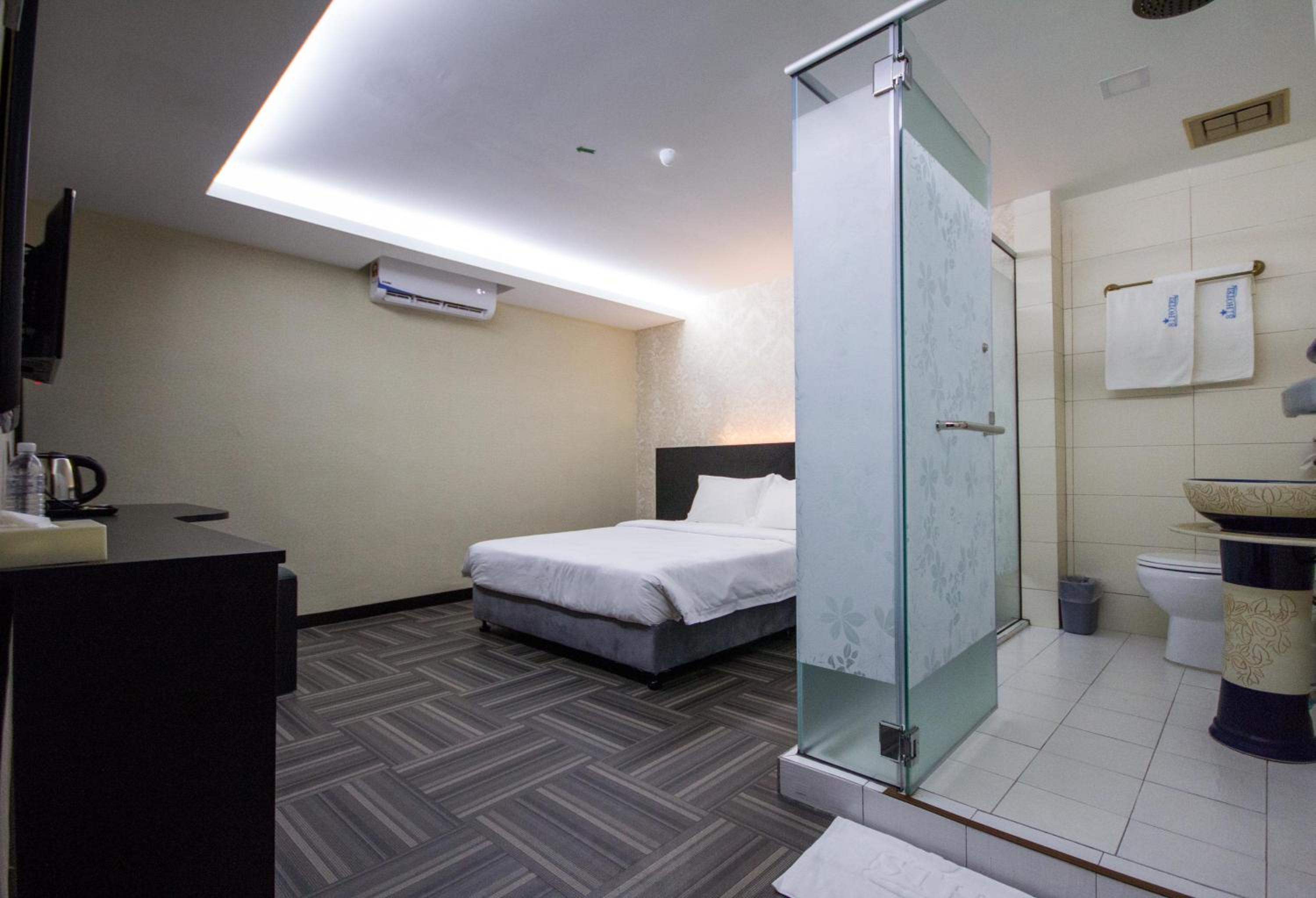 Deluxe Queen Room - Photo 3