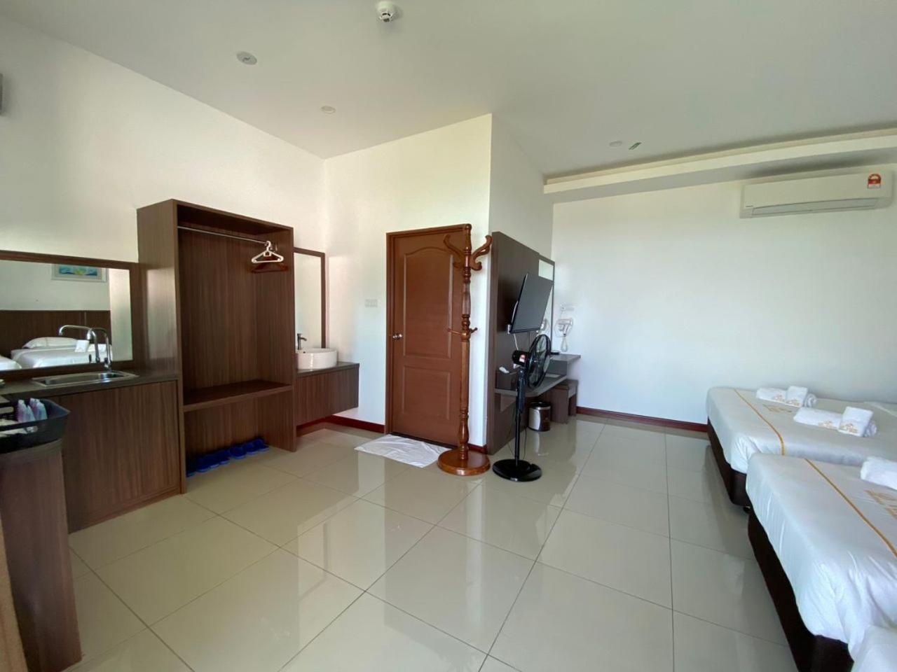 Deluxe Quadruple Room - Photo 6