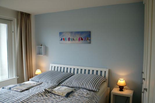 Apartment with Balcony photo 2