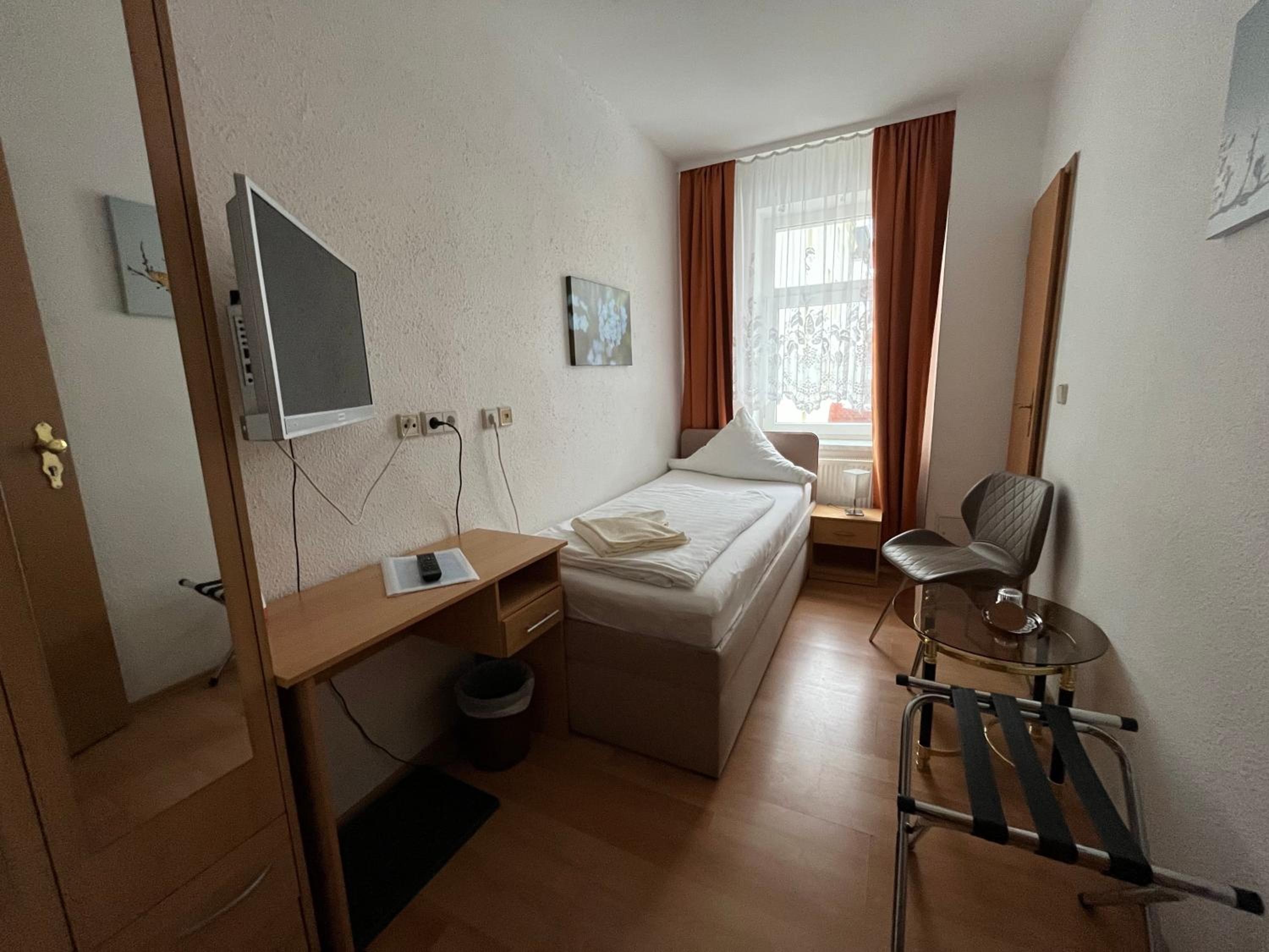 Single Room photo 2