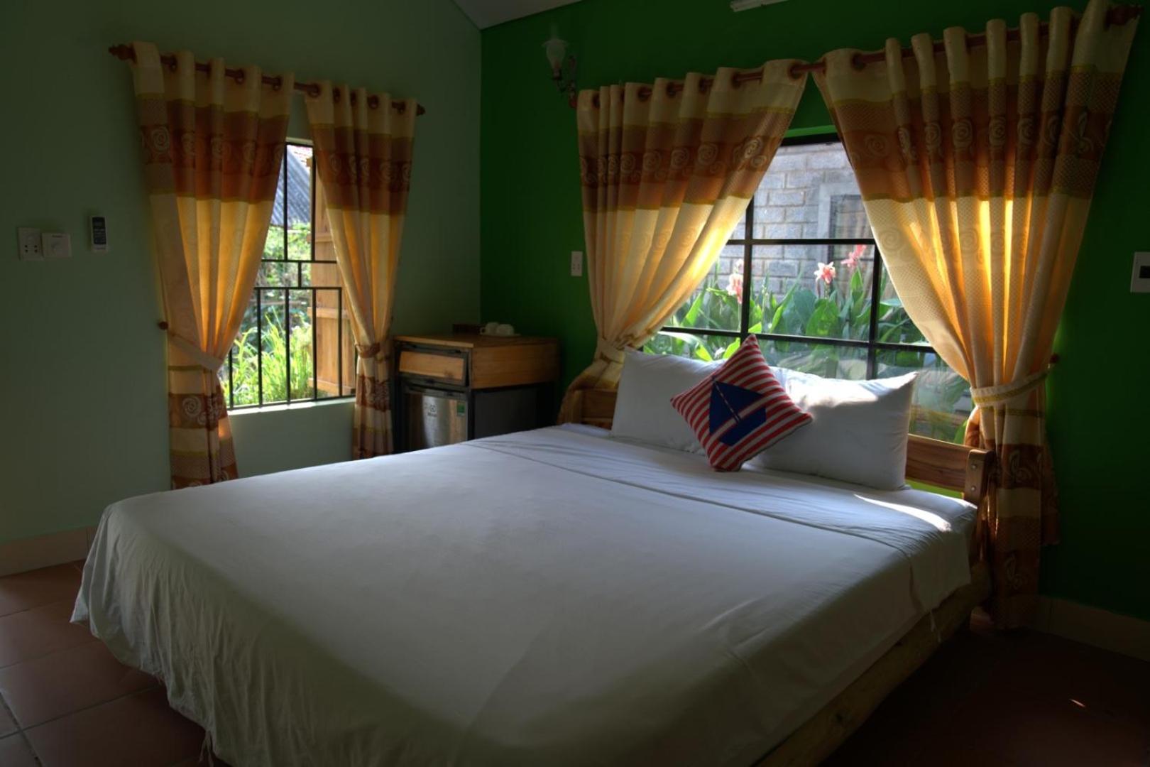Bungalow with Garden View photo 3