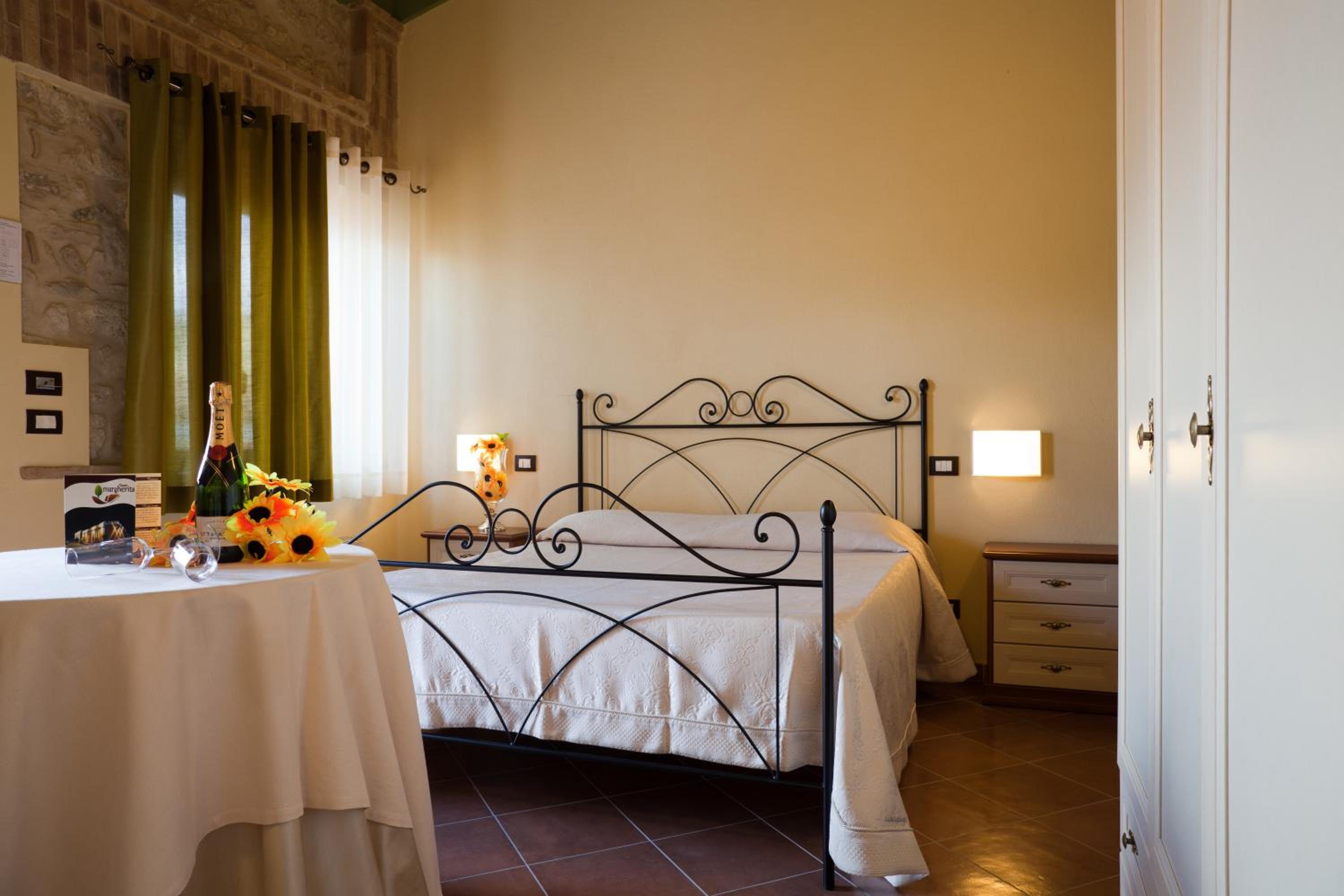 Double or Twin Room - Photo 1